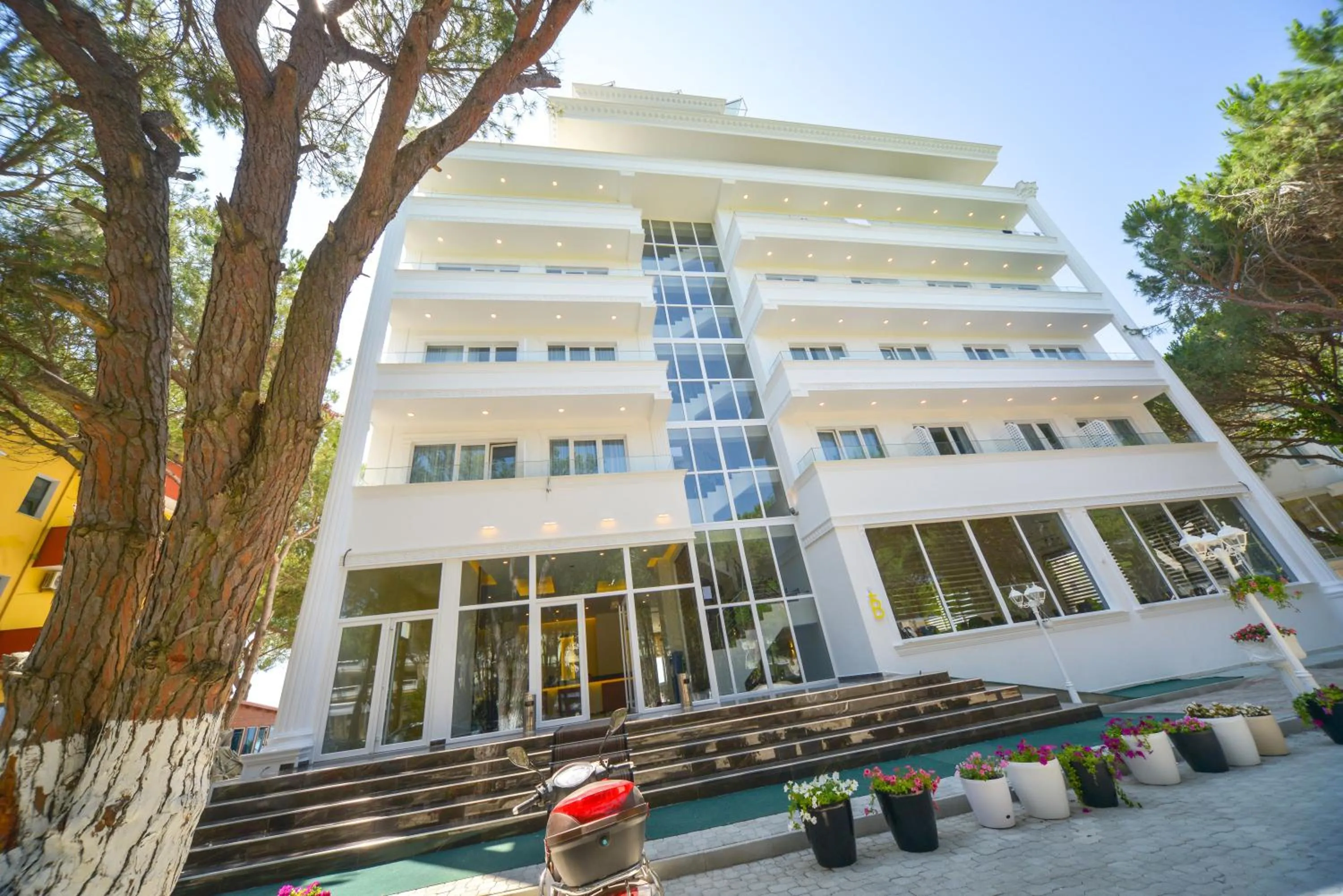 Spring in Hotel Elesio