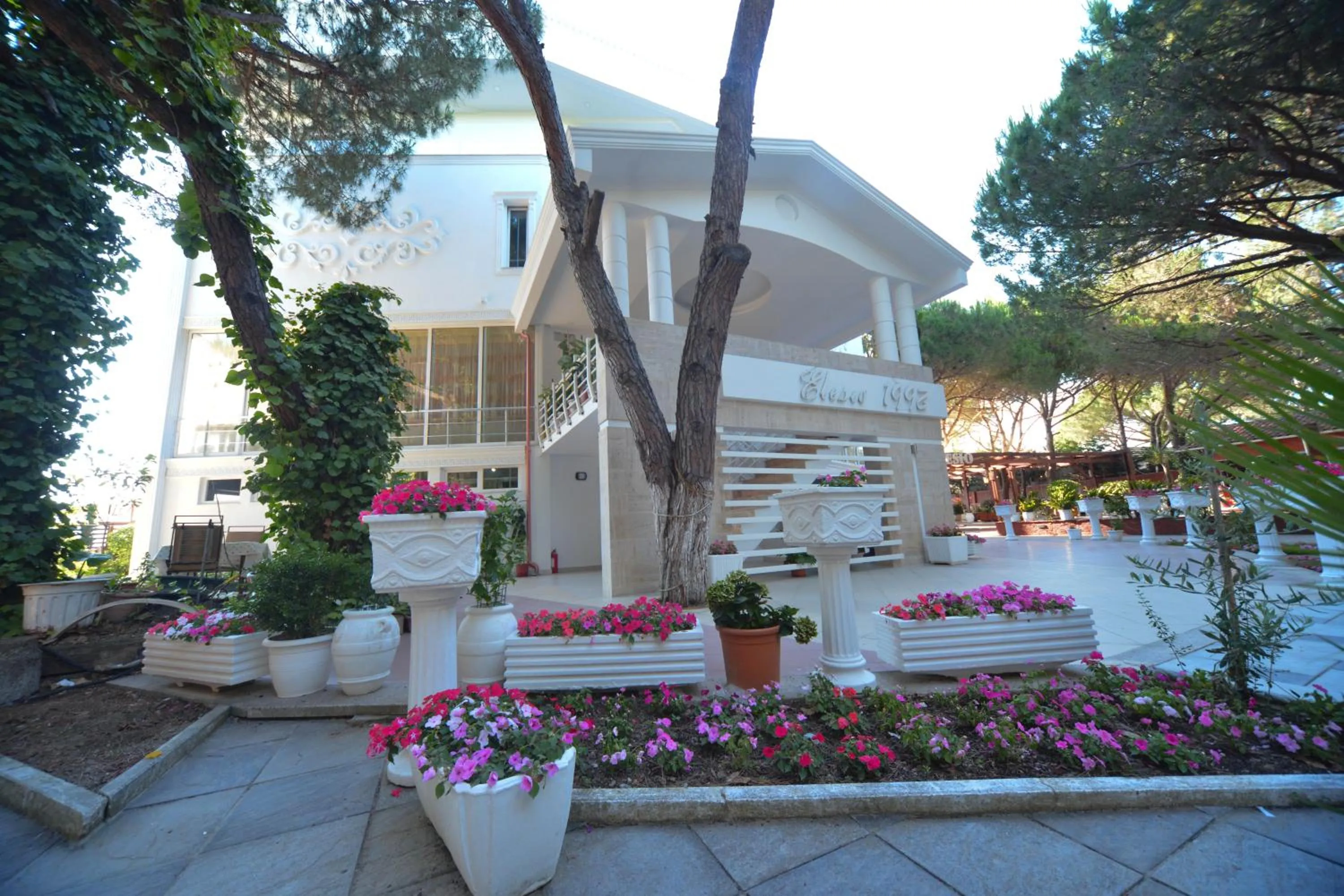 Facade/entrance in Hotel Elesio