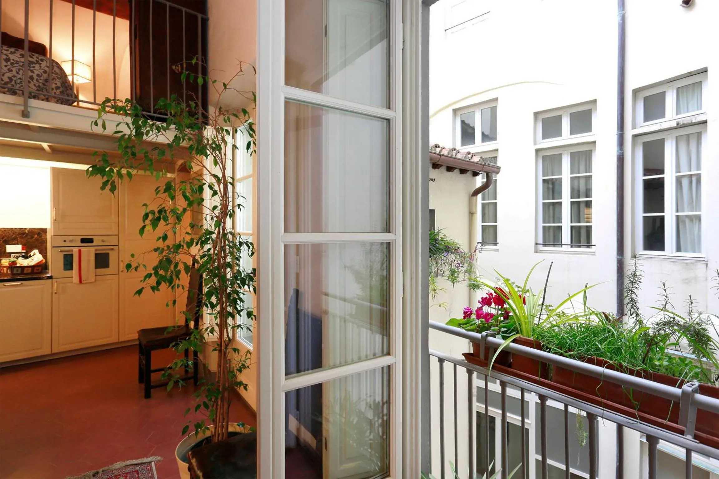 Inner courtyard view in Florence Pitti Loft