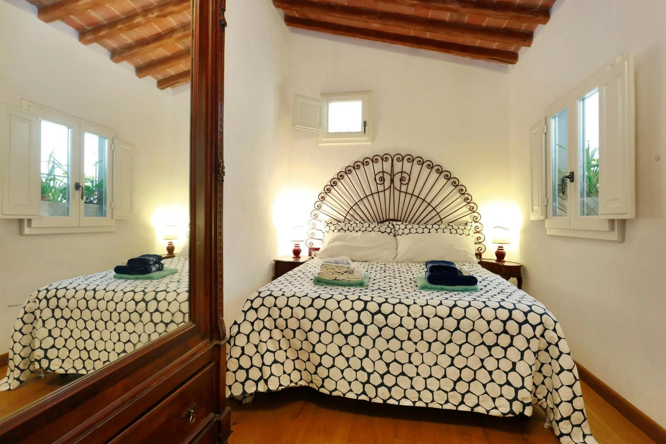 Photo of the whole room, Bed in Florence Pitti Loft