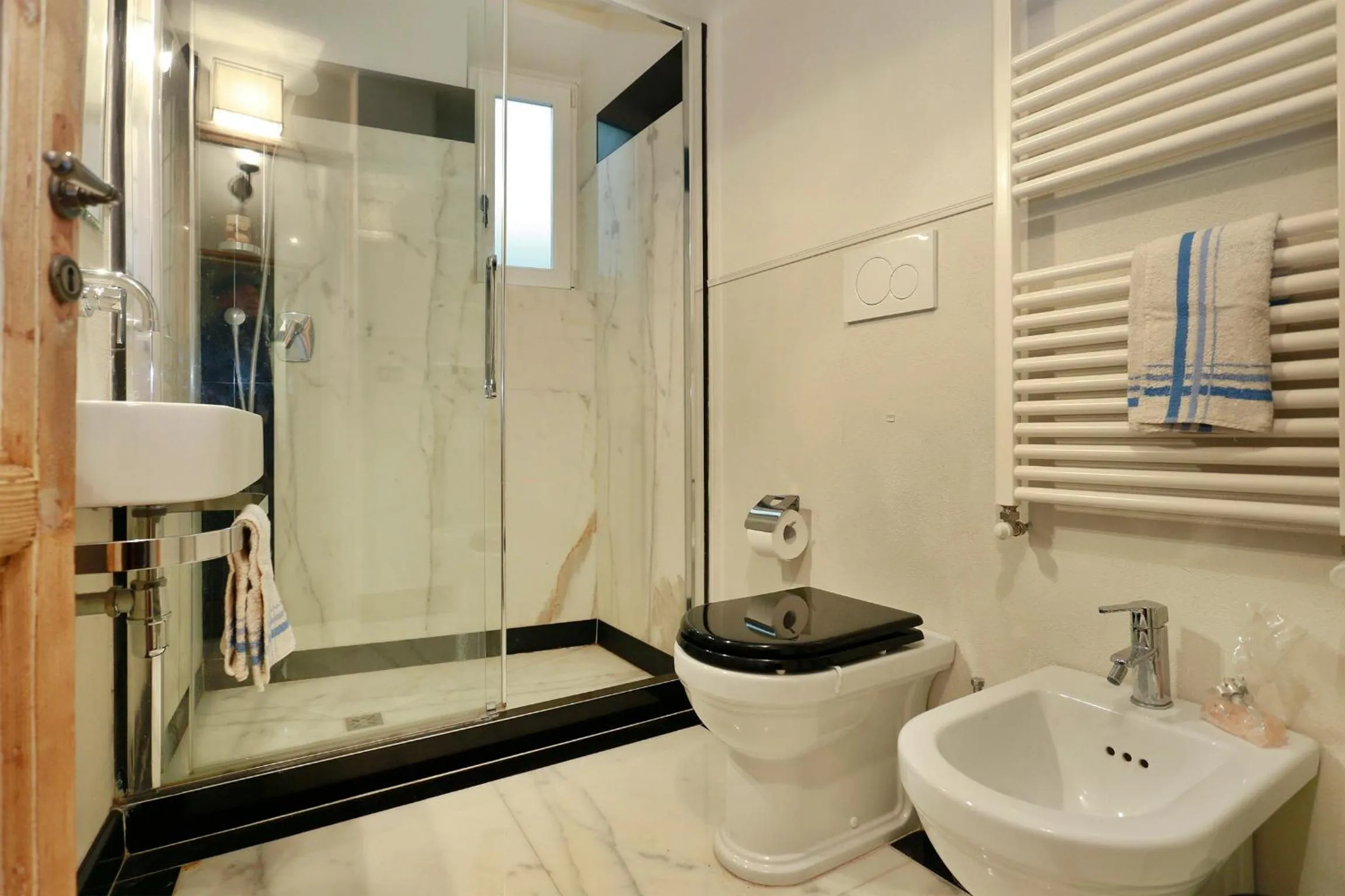 Shower in Florence Pitti Loft
