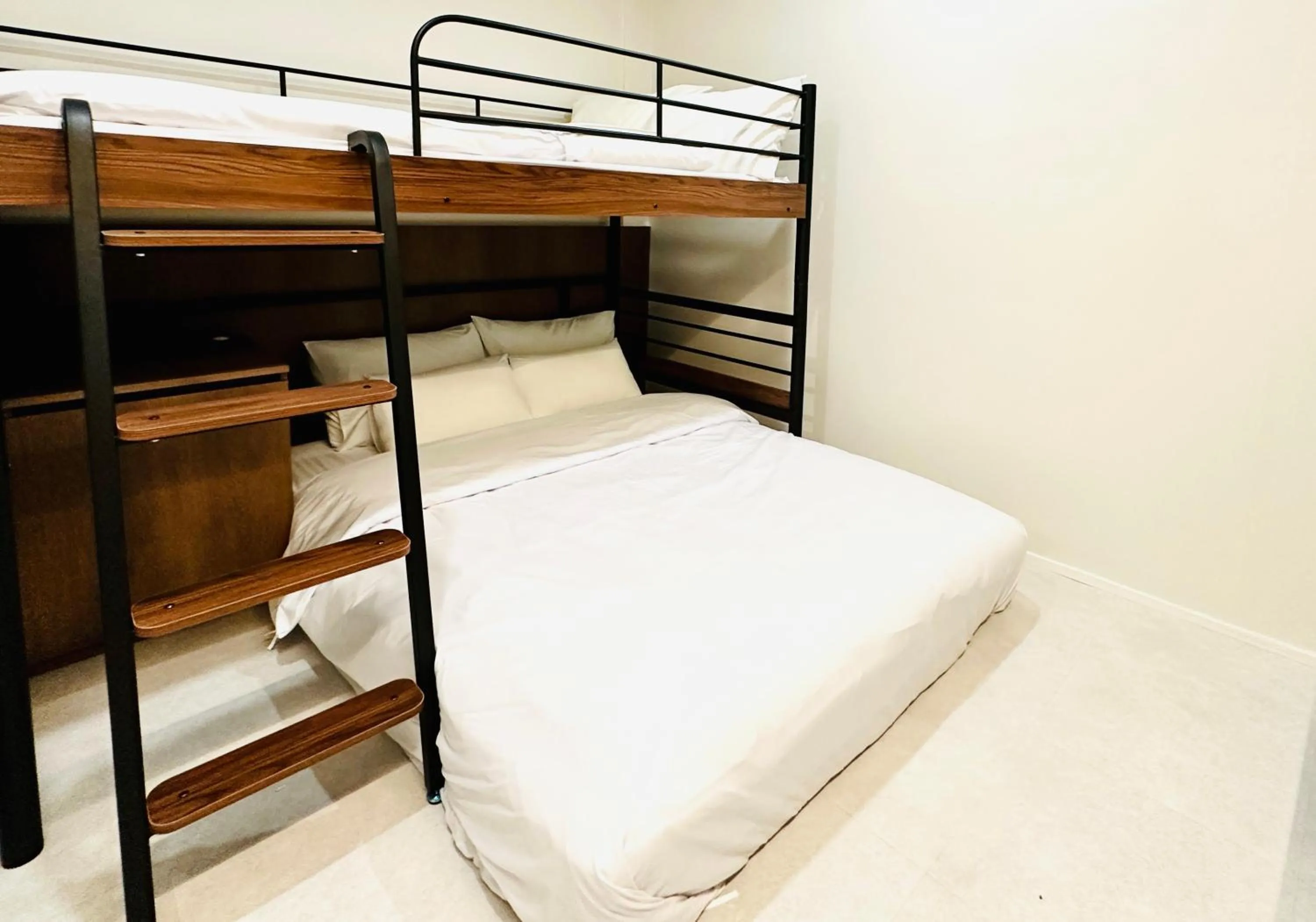 Bed in Jamsil Hive Hotel