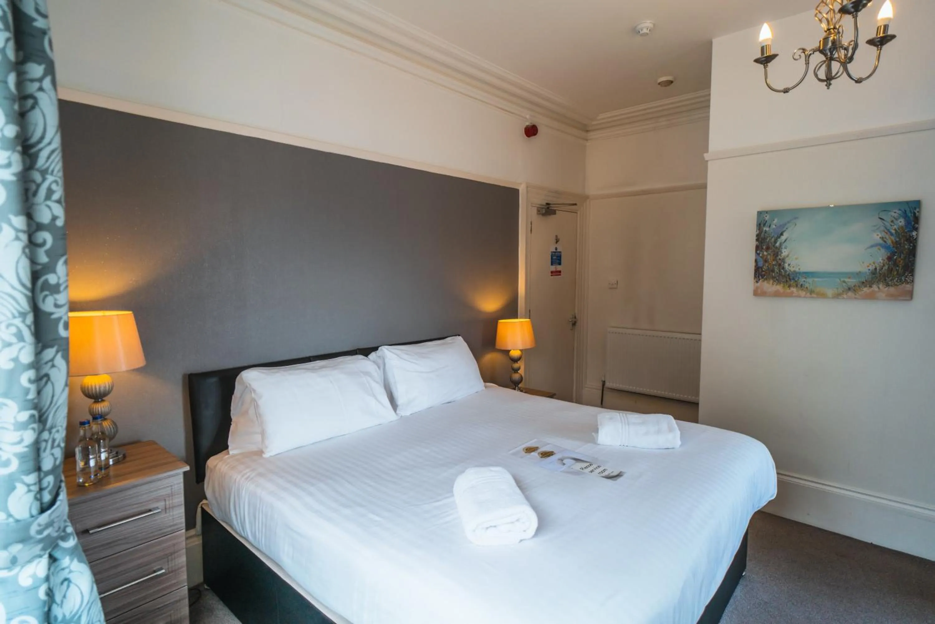 Bed in Johnny Dough's Conwy with Rooms