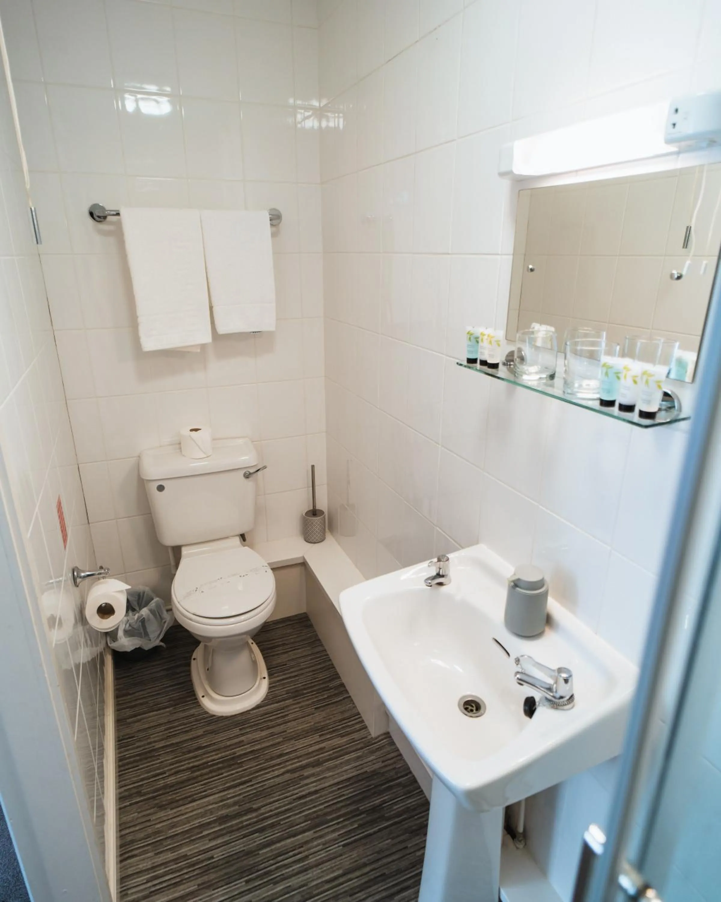 Johnny Dough's Conwy with Rooms