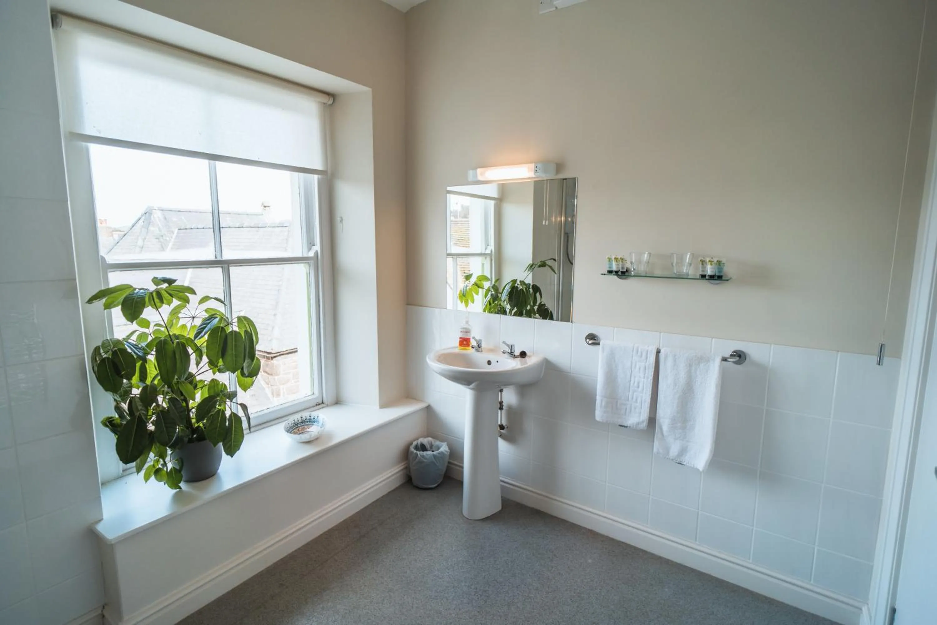 Johnny Dough's Conwy with Rooms