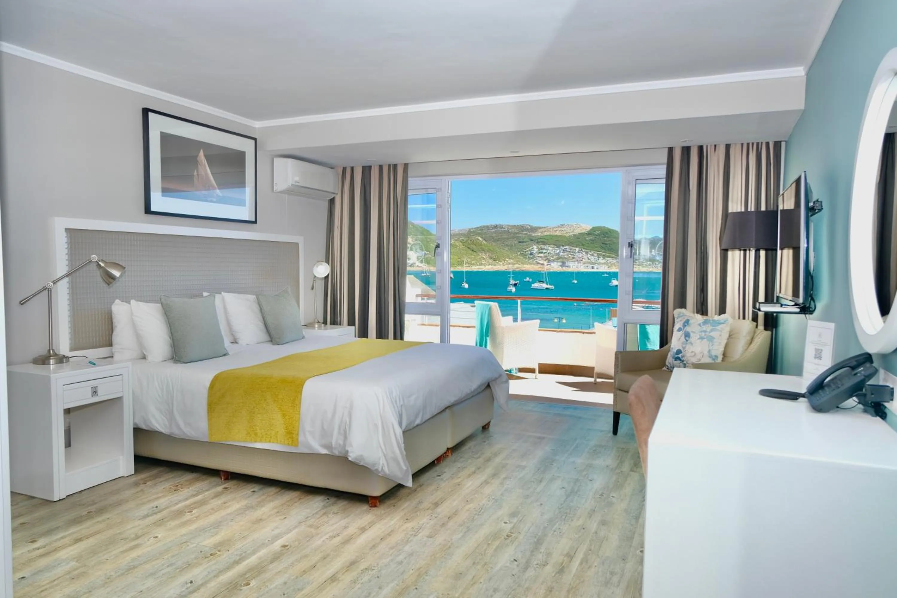 View (from property/room), Bed in Simon's Town Quayside Hotel