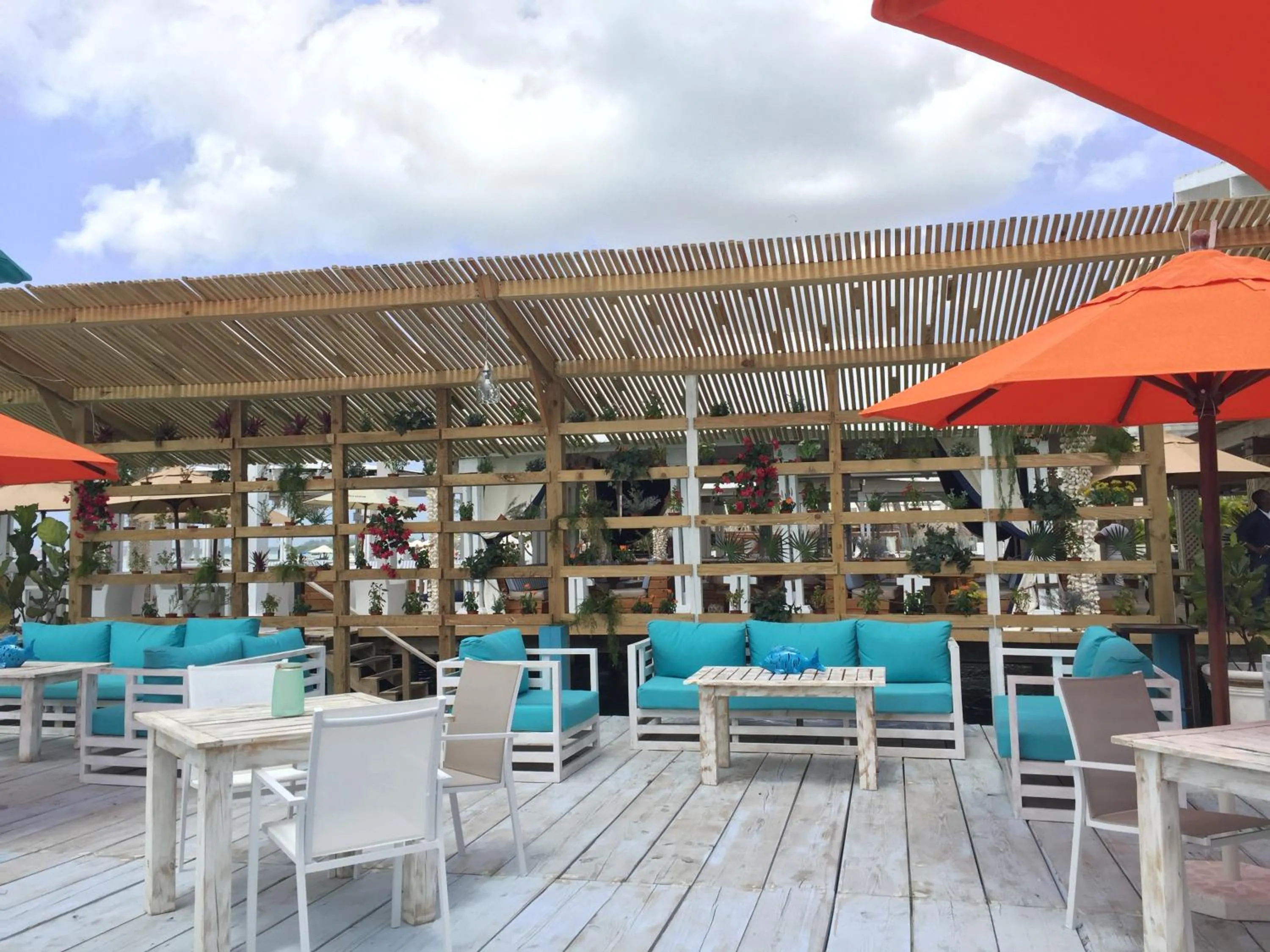 Restaurant/places to eat in Vista Marina Residence