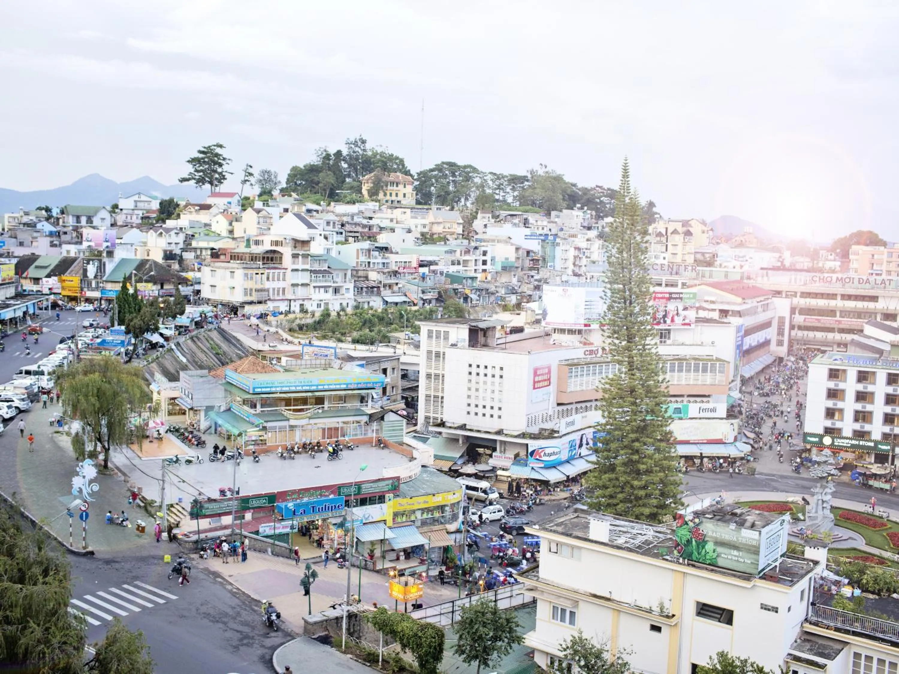 Nearby landmark in Hotel Hoang Minh Chau