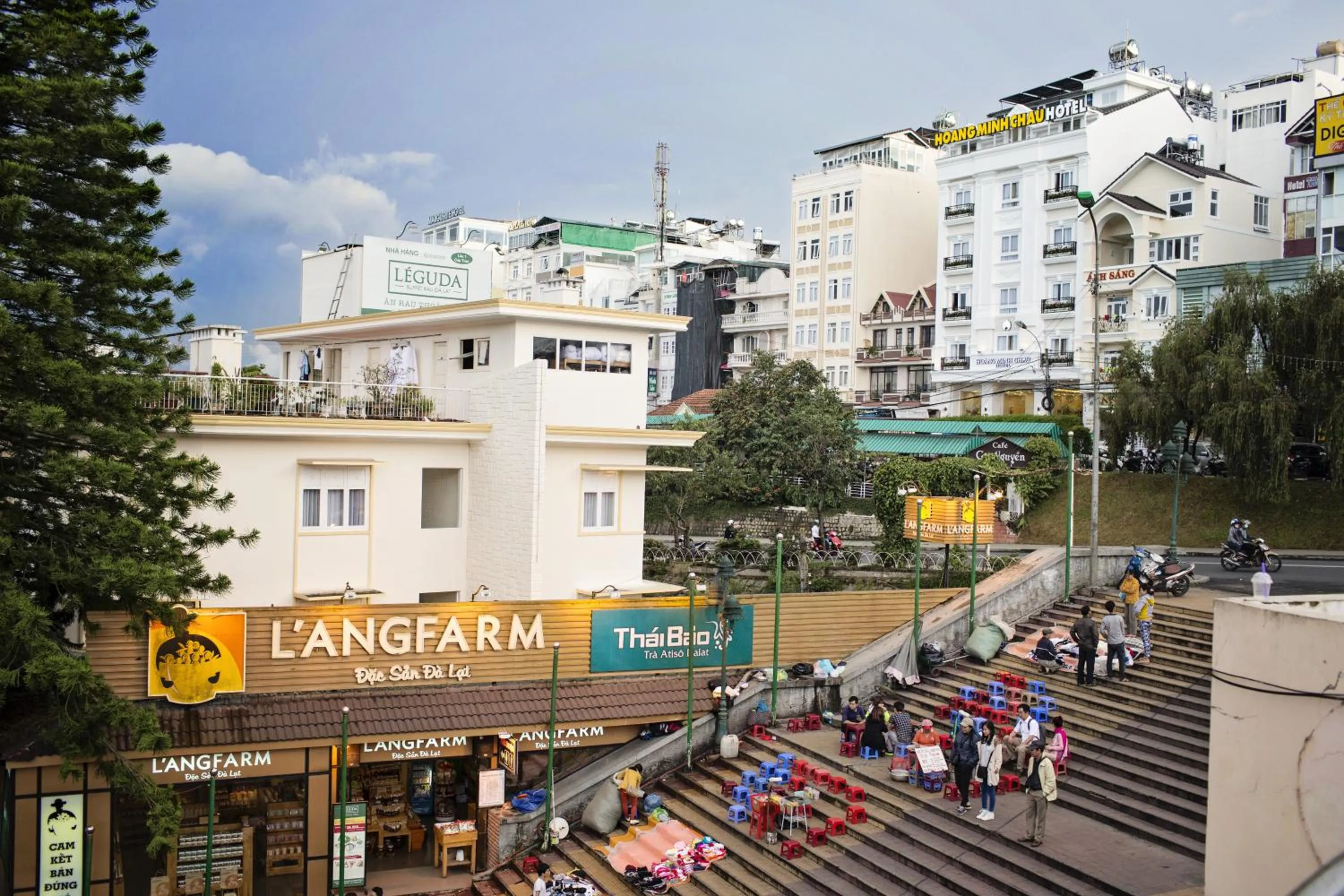 Facade/entrance in Hotel Hoang Minh Chau