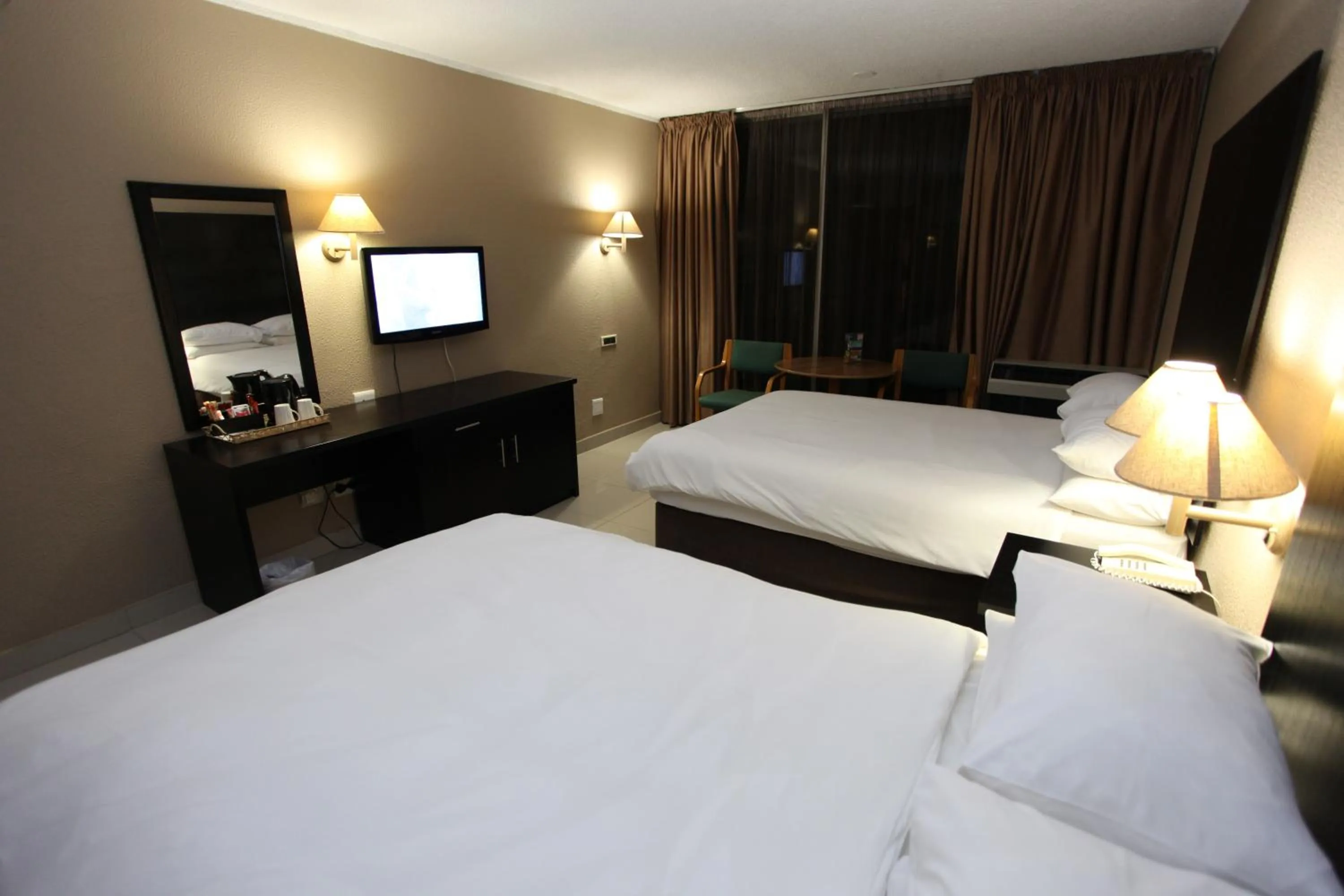 Bedroom, Bed in Wilderness Beach Hotel