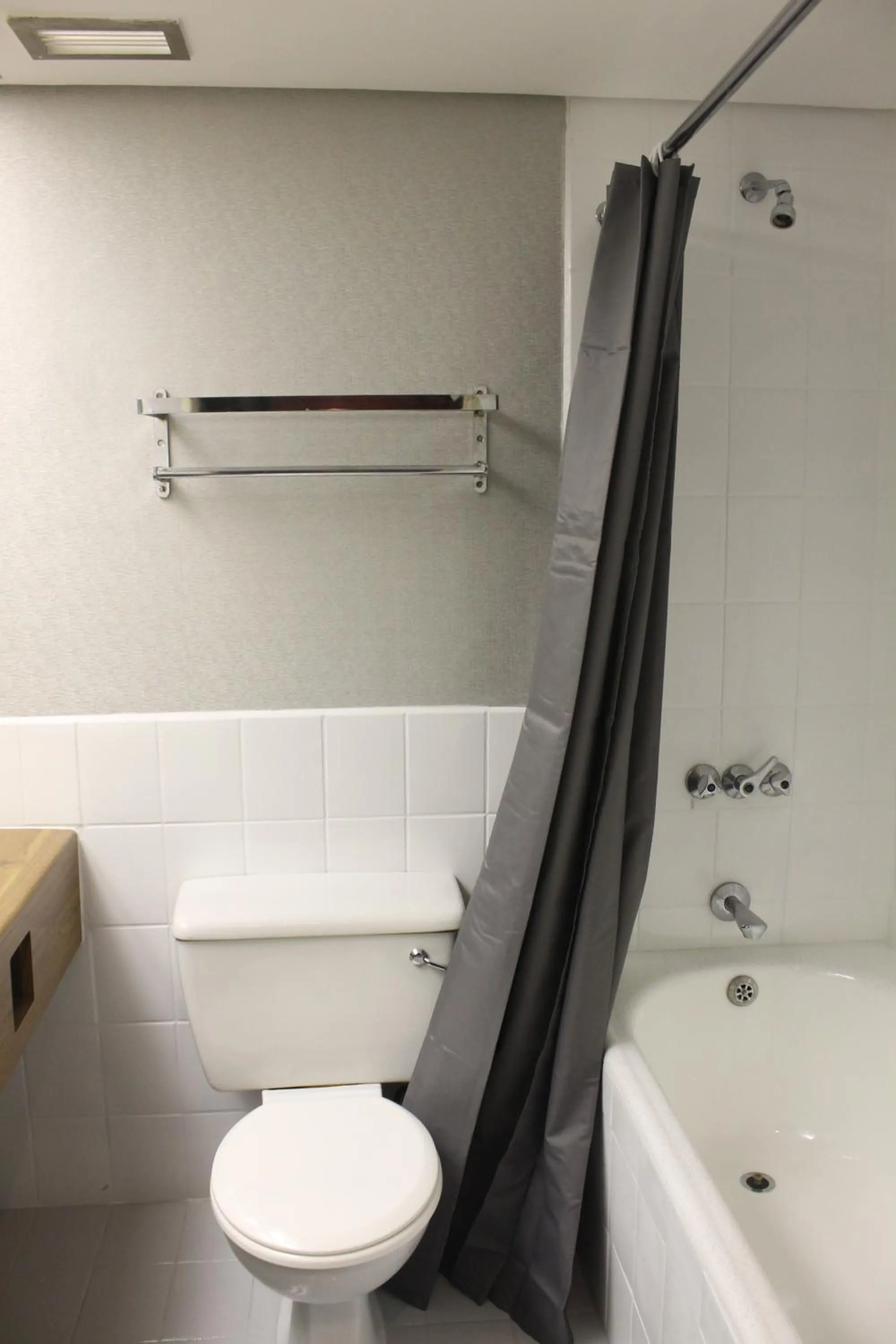 Bathroom in Wilderness Beach Hotel