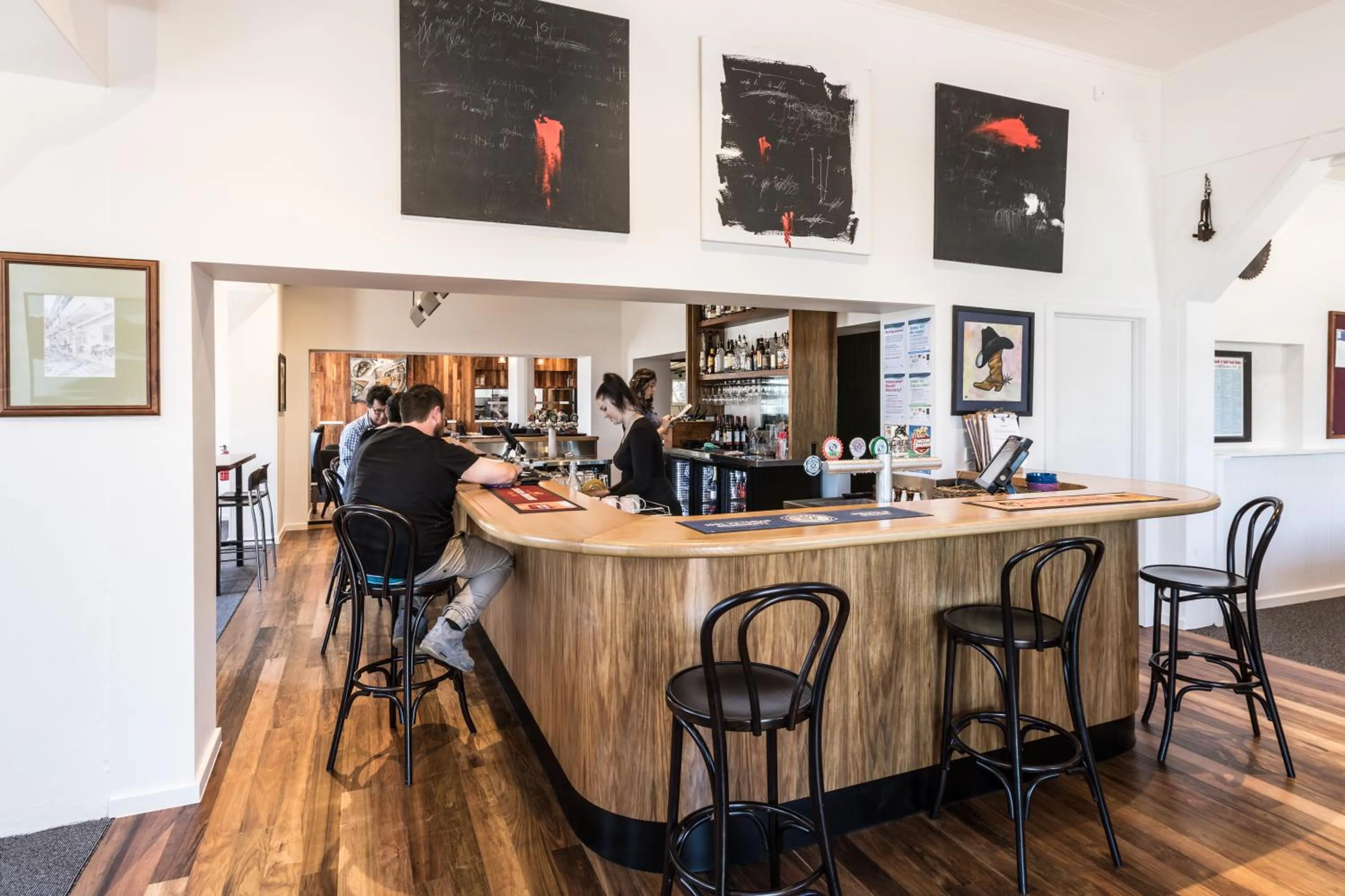 The Corner Hotel Alexandra