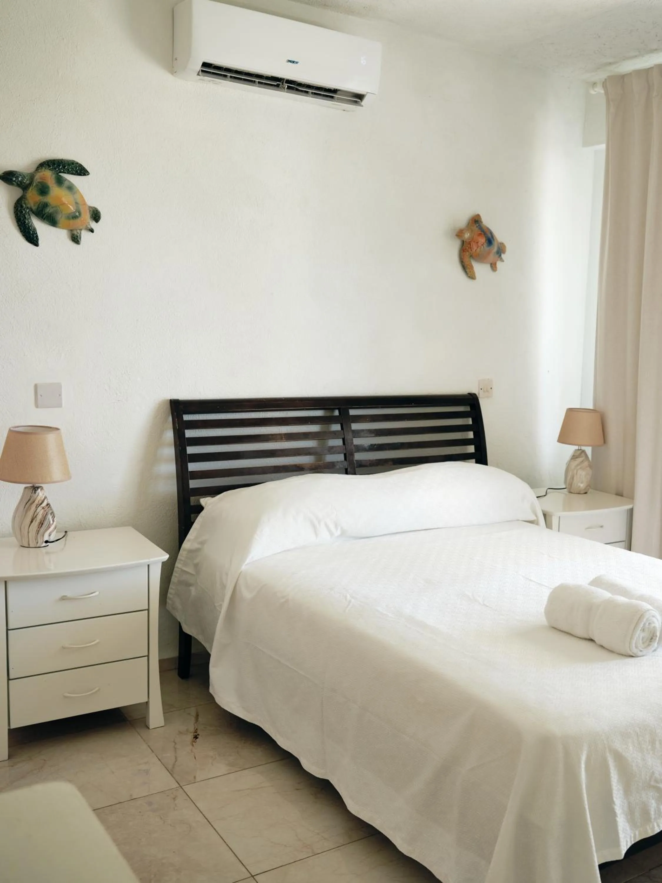 Bedroom, Bed in Ocean Spray Apartments