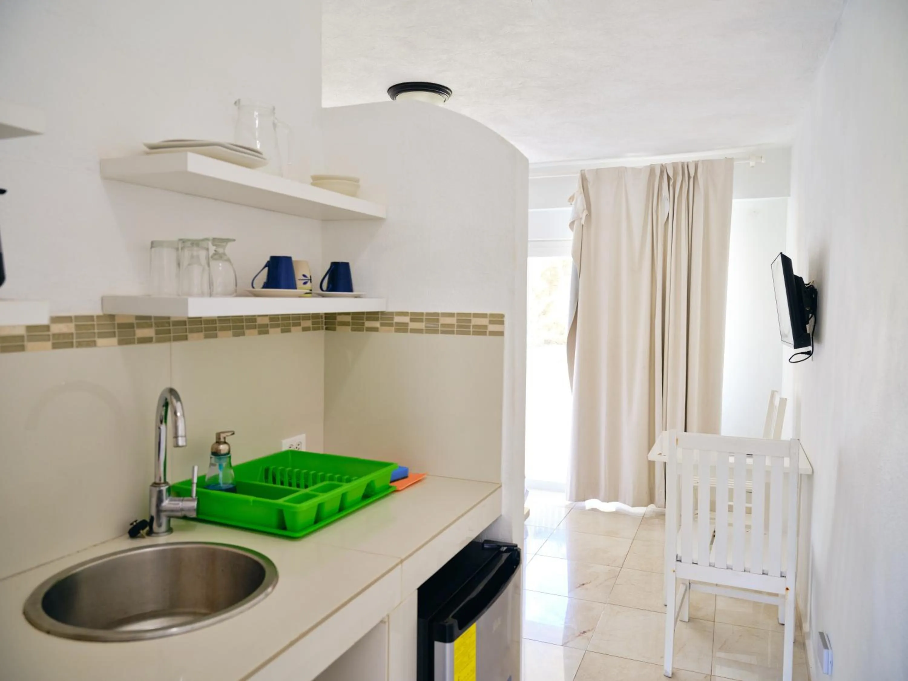 Kitchen or kitchenette in Ocean Spray Apartments