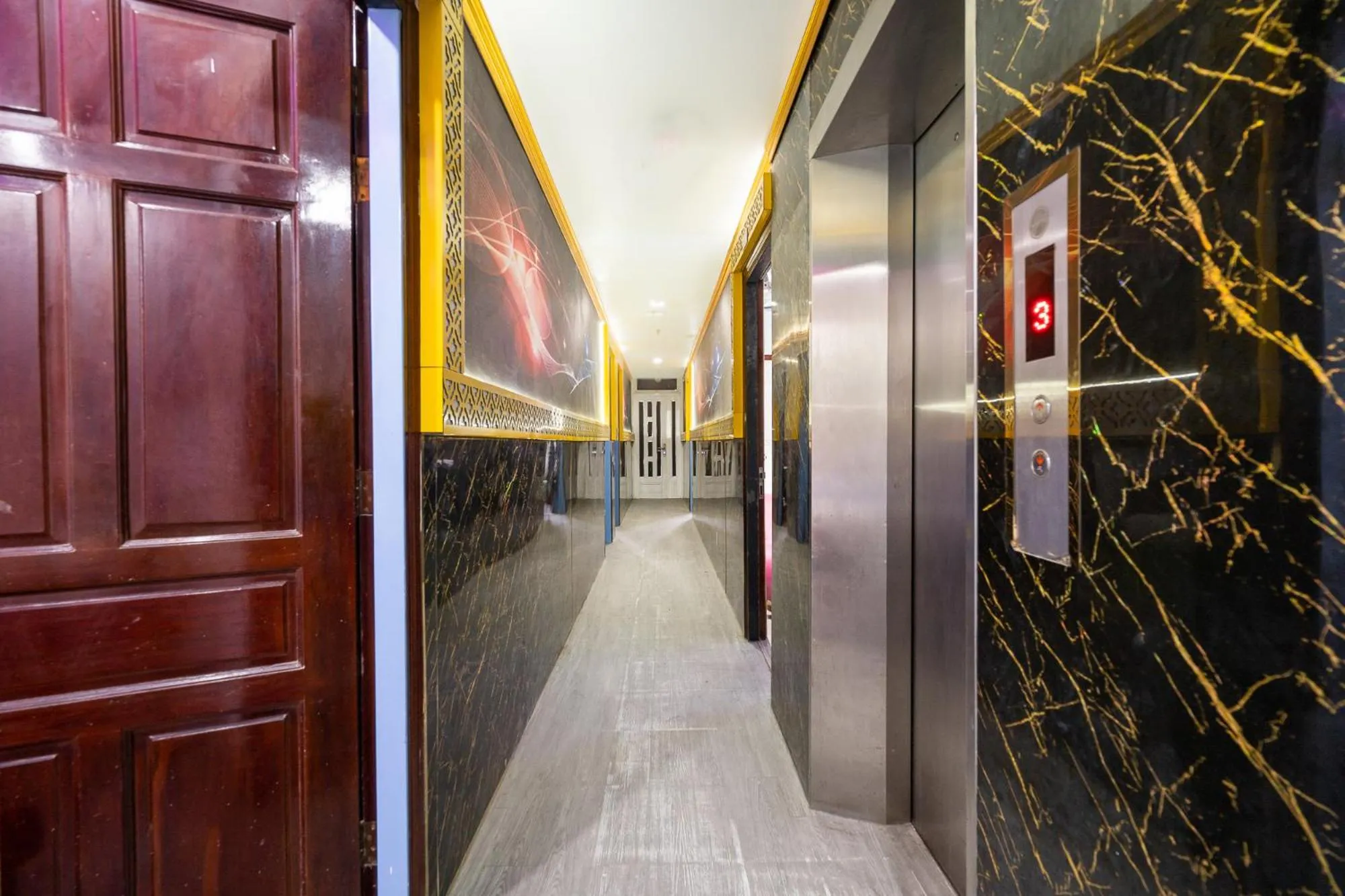 elevator in Collection O District Tan Phu - Tien Thang Hotel