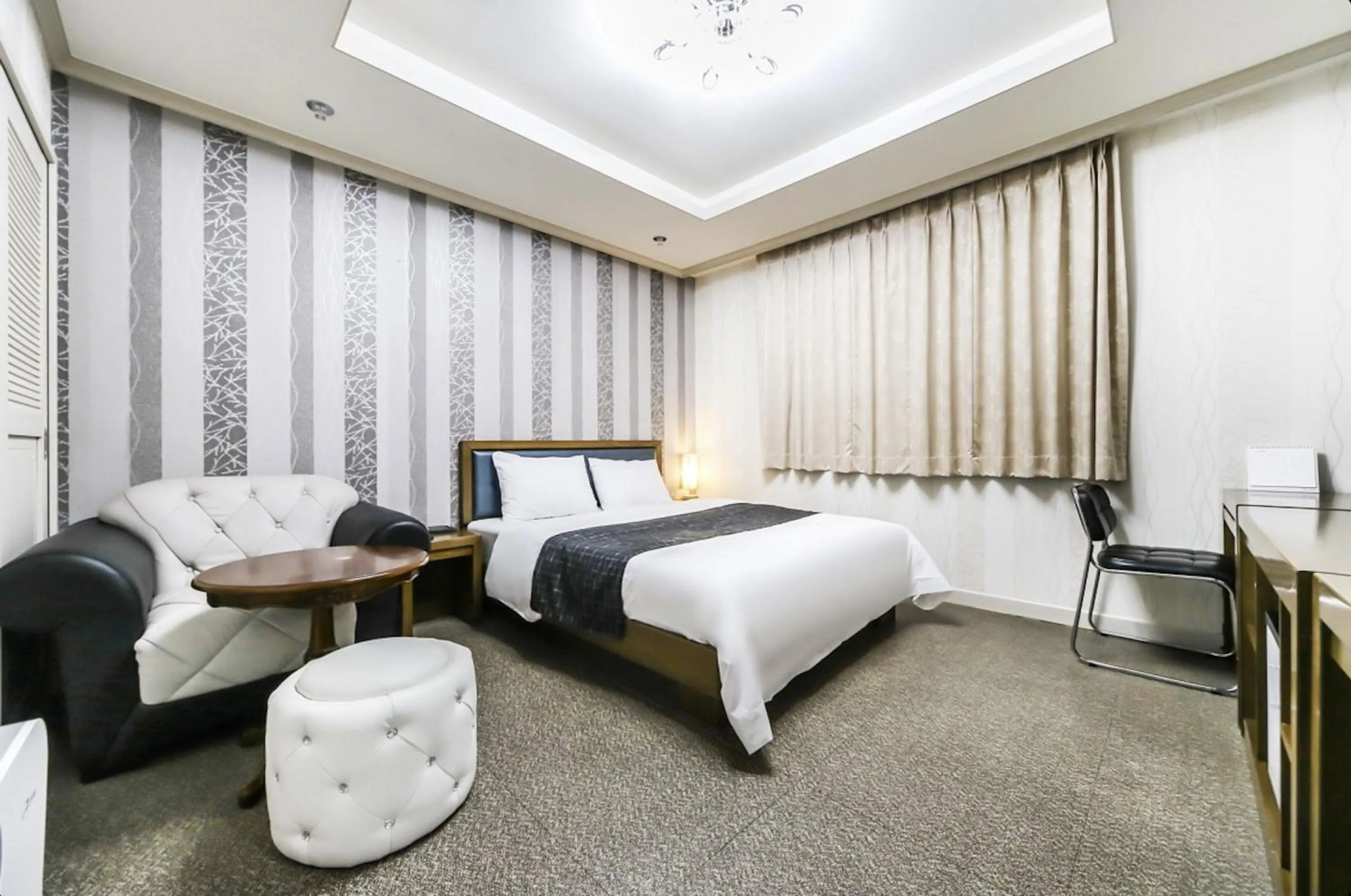 Bed in Modern Business Hotel