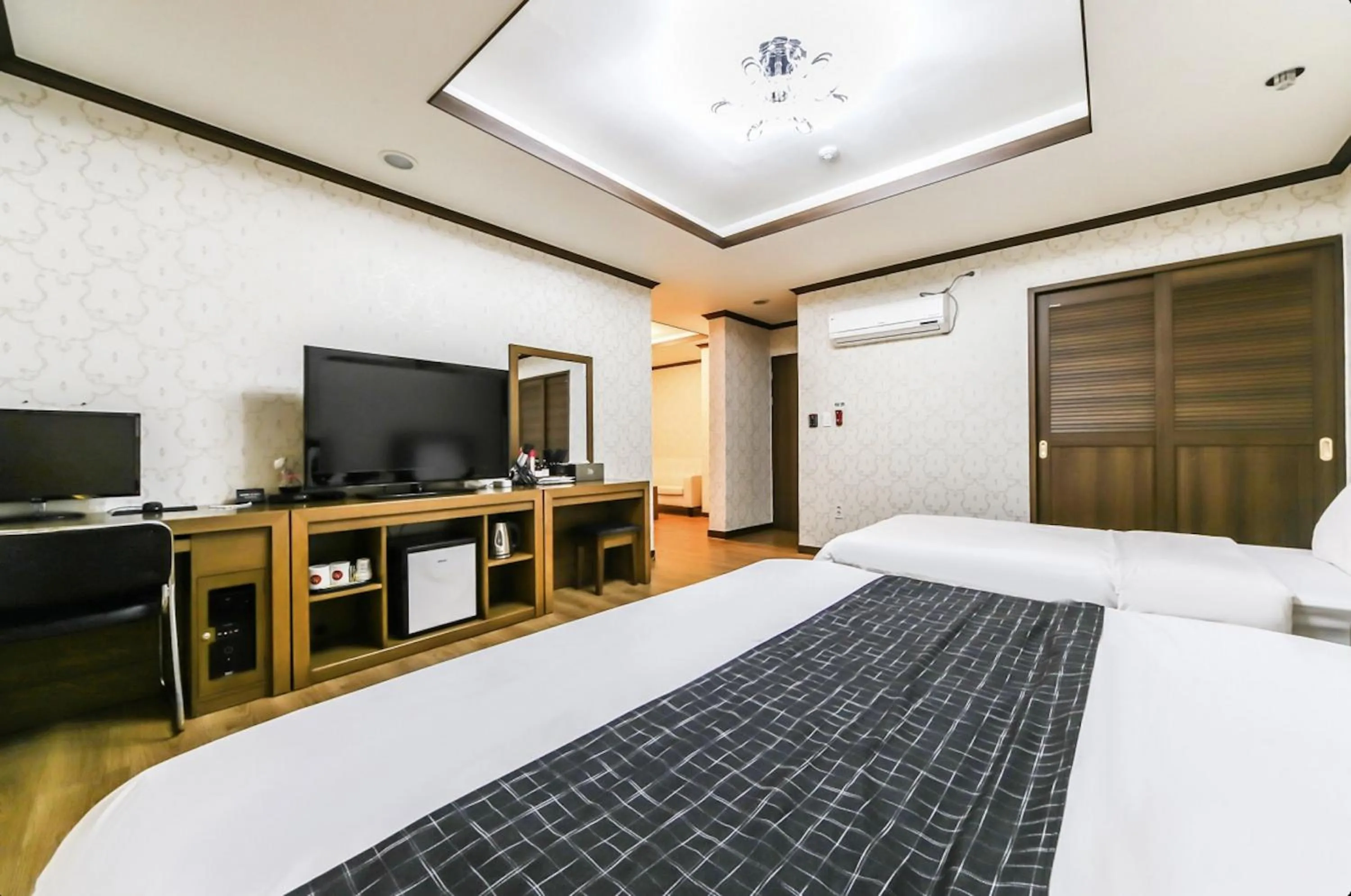 Bed in Modern Business Hotel