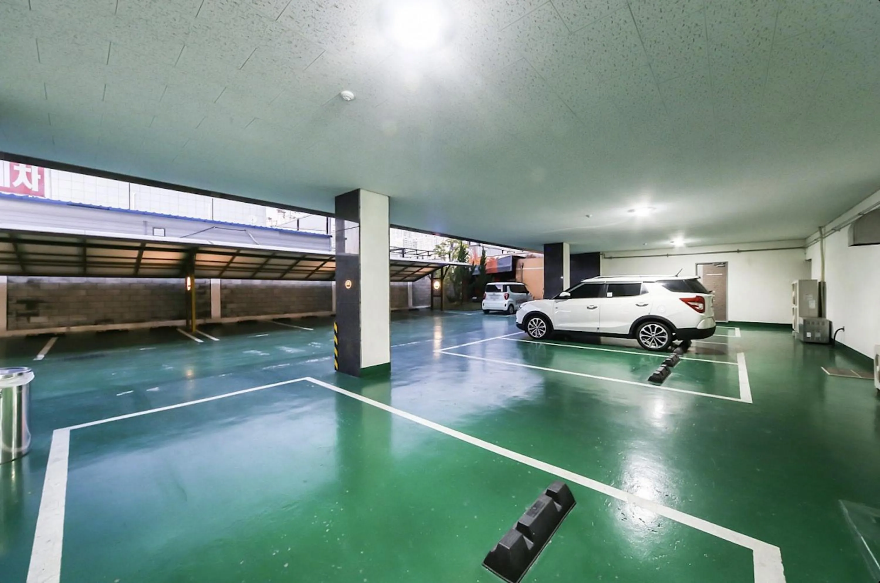 Modern Business Hotel