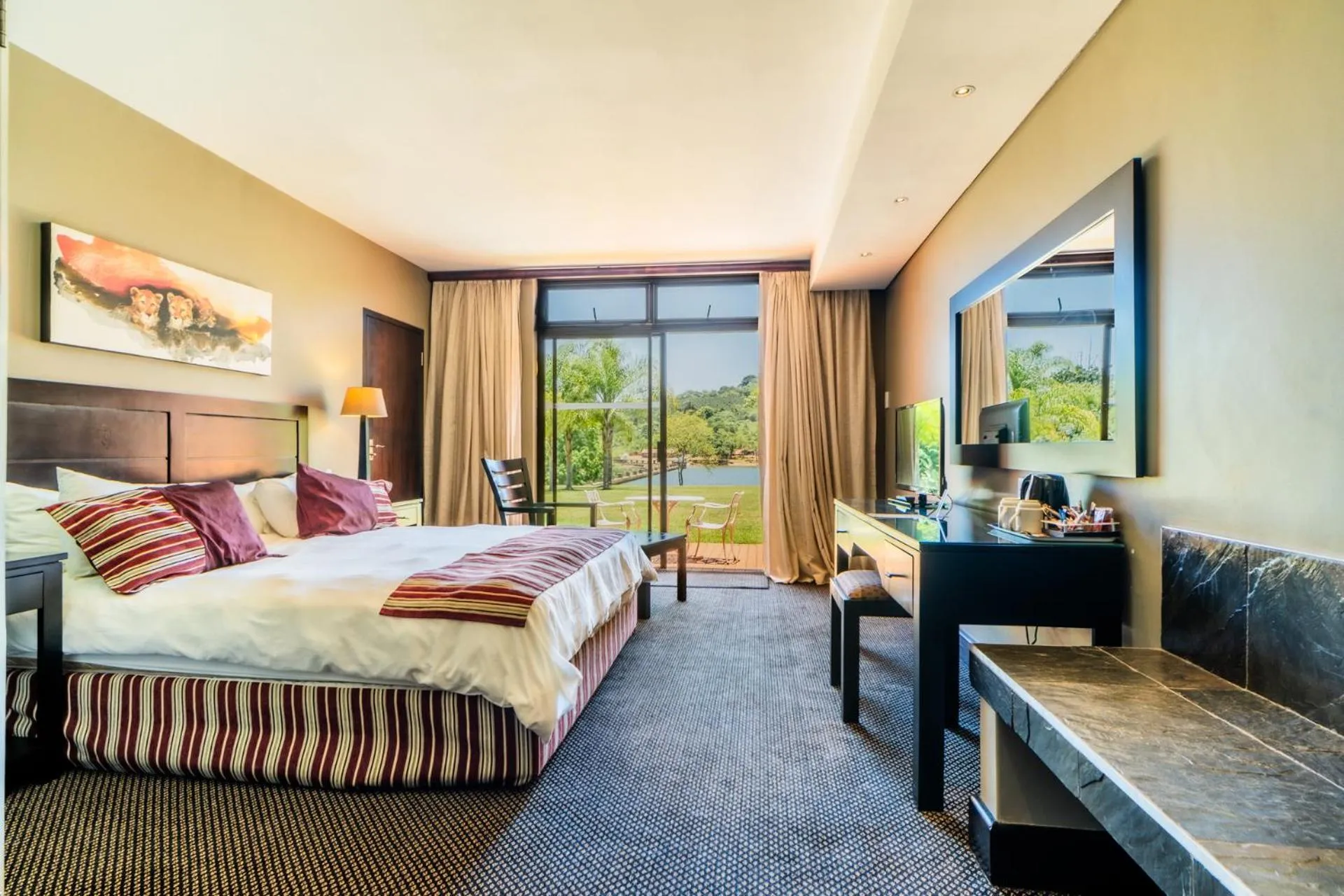 Bedroom, Bed in African Sky Hotels - Pine Lake Inn