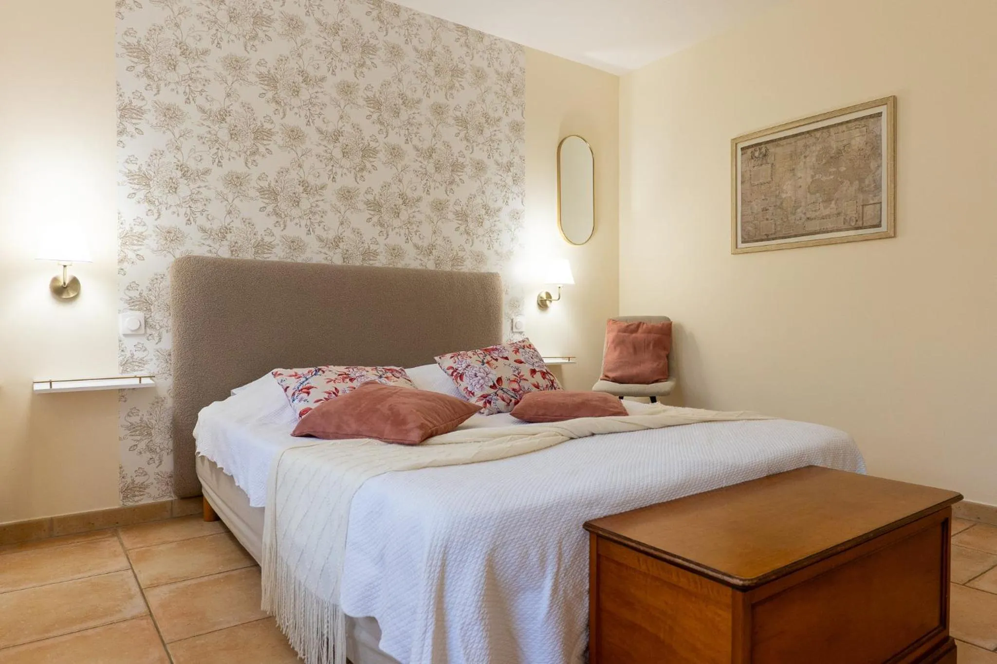 Living room, Bed in Le Mas Du Loup