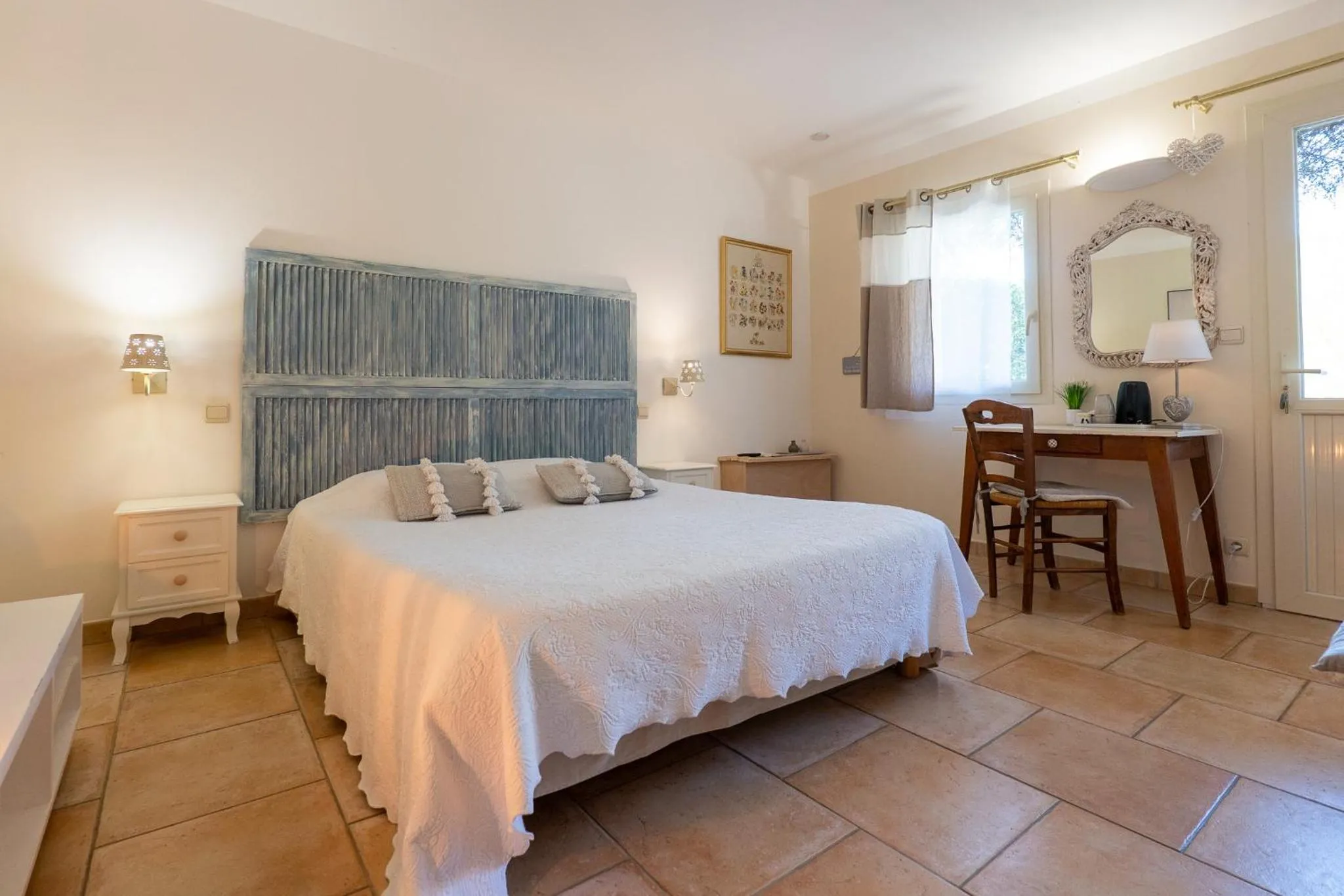 Living room, Bed in Le Mas Du Loup