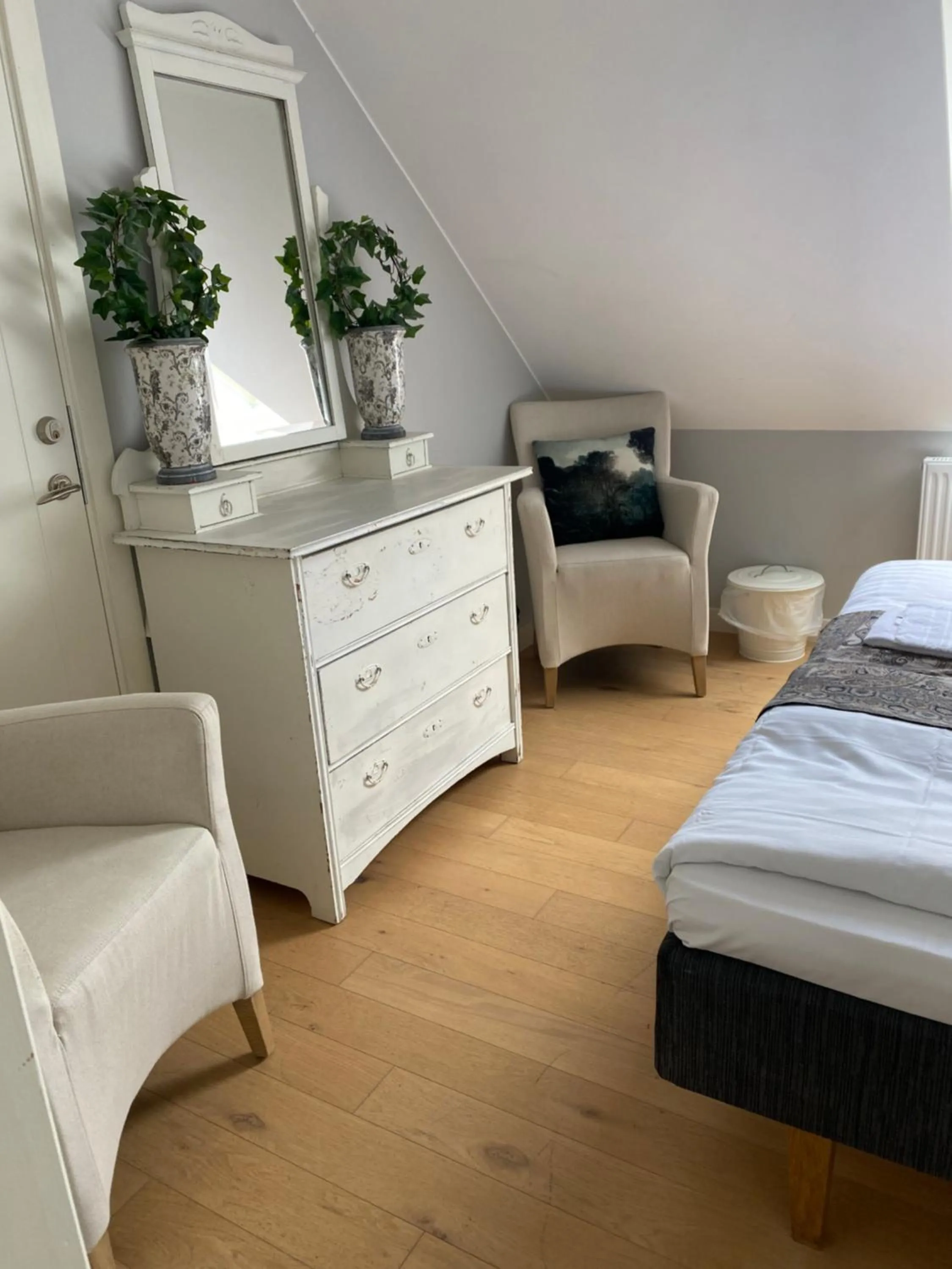 Seating area, Bed in Brohuspark