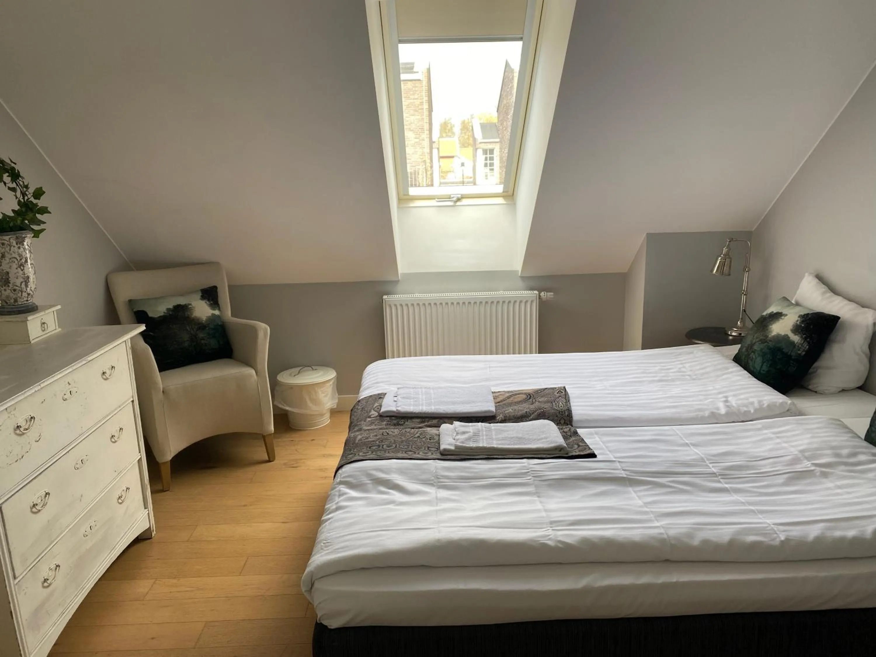 Bedroom, Bed in Brohuspark