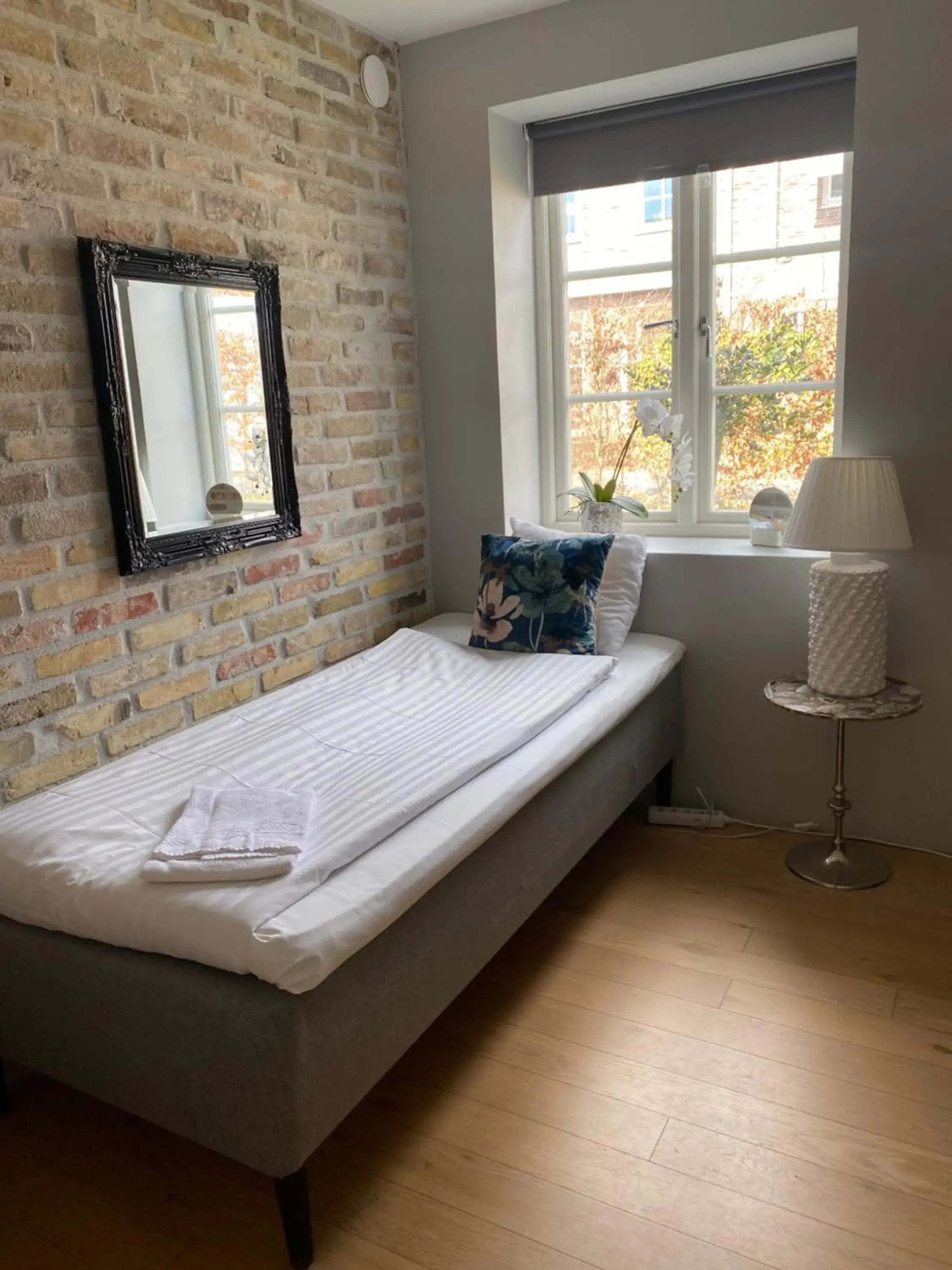 Single Room with Shared Shower and Toilet in Brohuspark Single Room with Shared Shower and Toilet in Brohuspark