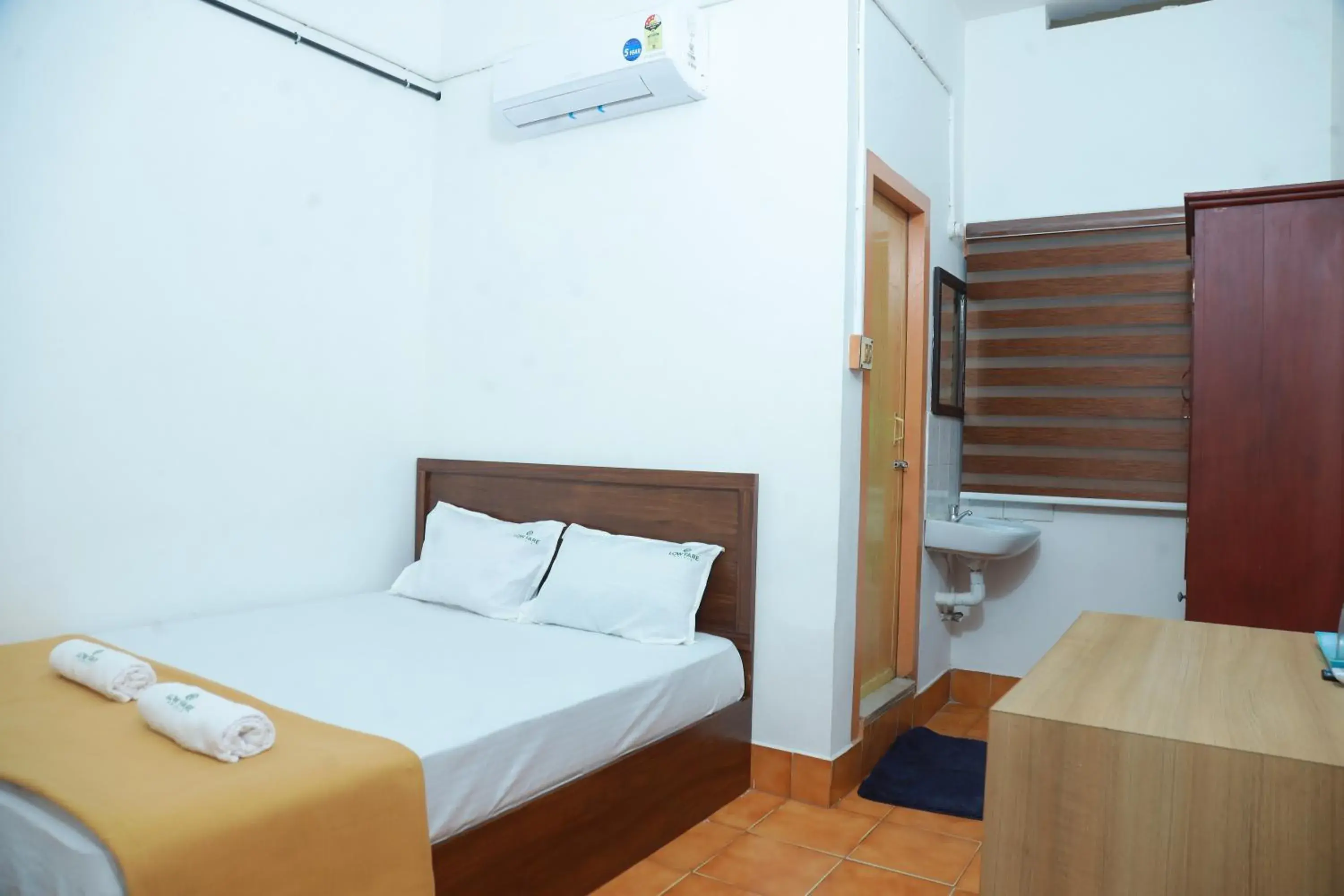 Standard Double Room in Vinayaka Tourist Home Standard Double Room in Vinayaka Tourist Home