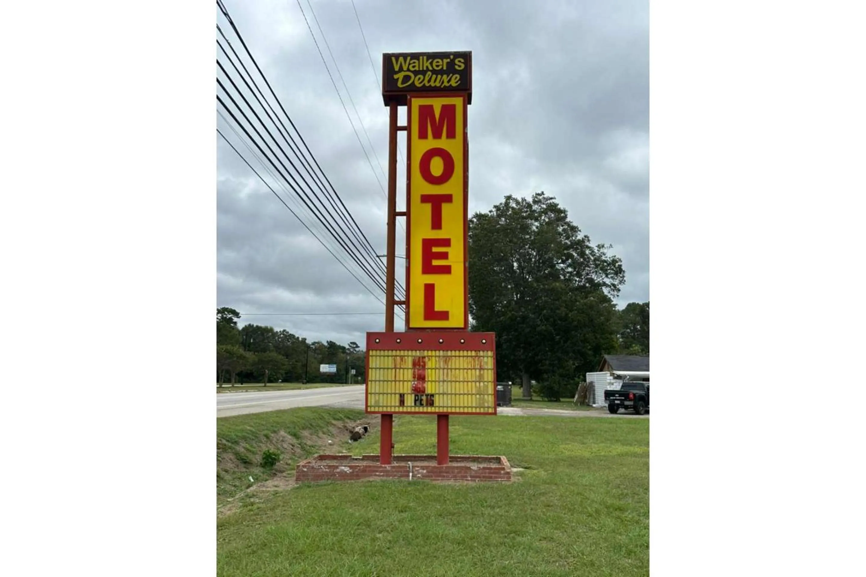 Property building in Walkers Inn Dothan by Hotel O