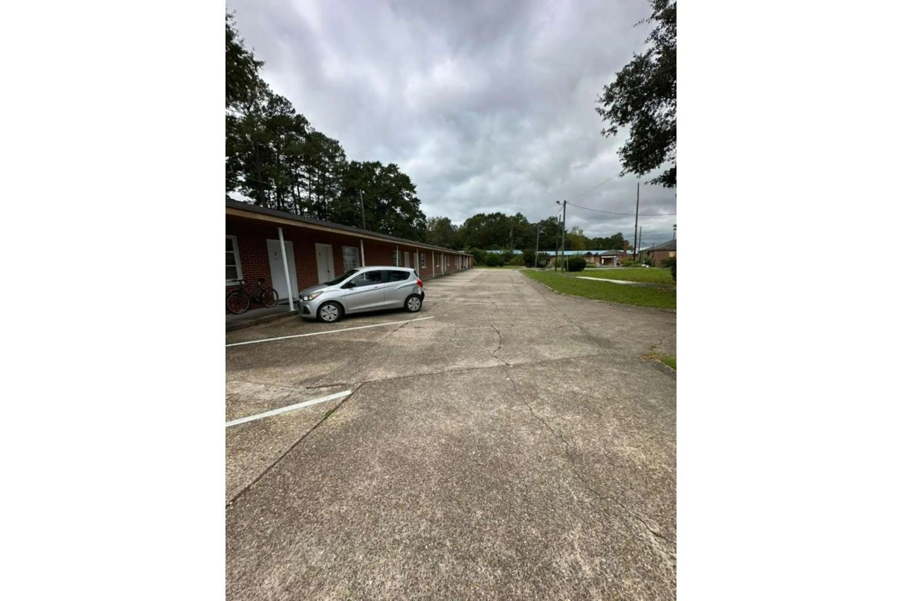 Parking in Walkers Inn Dothan by Hotel O