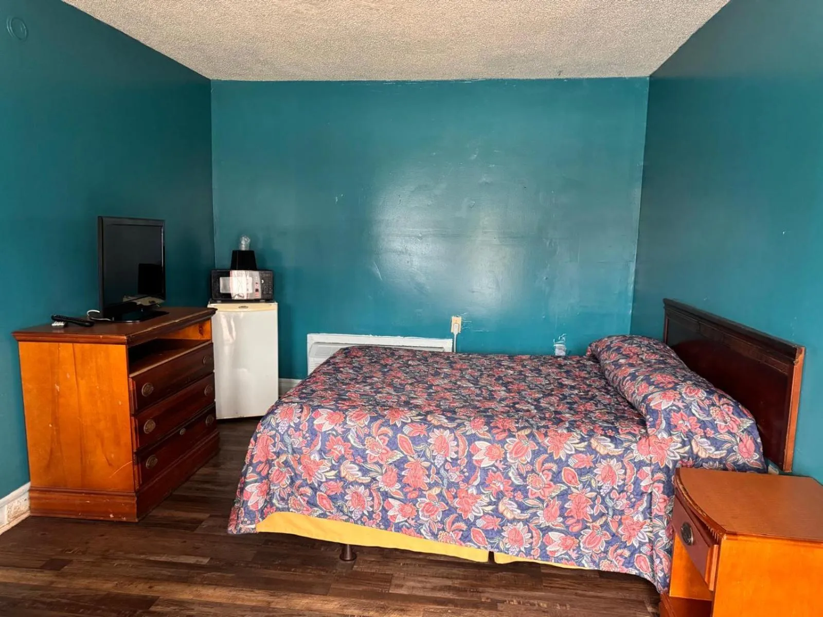 Bedroom, Bed in Walkers Inn Dothan by Hotel O