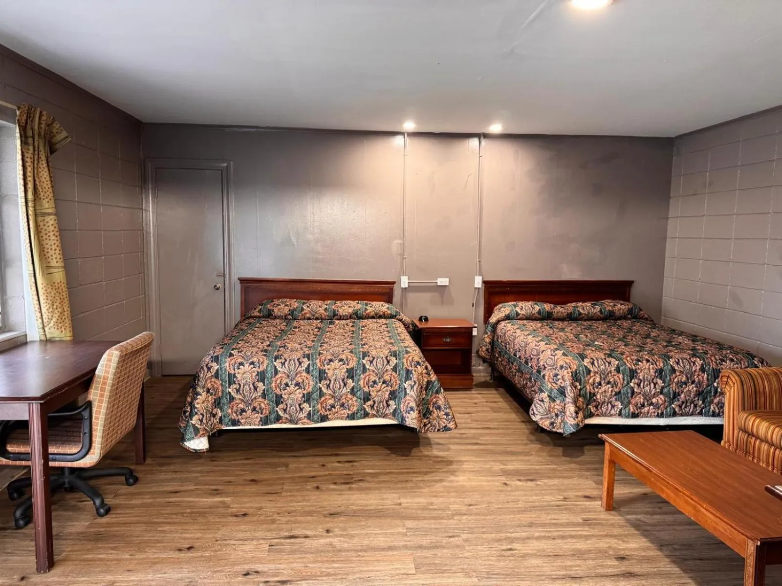 Bedroom, Bed in Walkers Inn Dothan by Hotel O