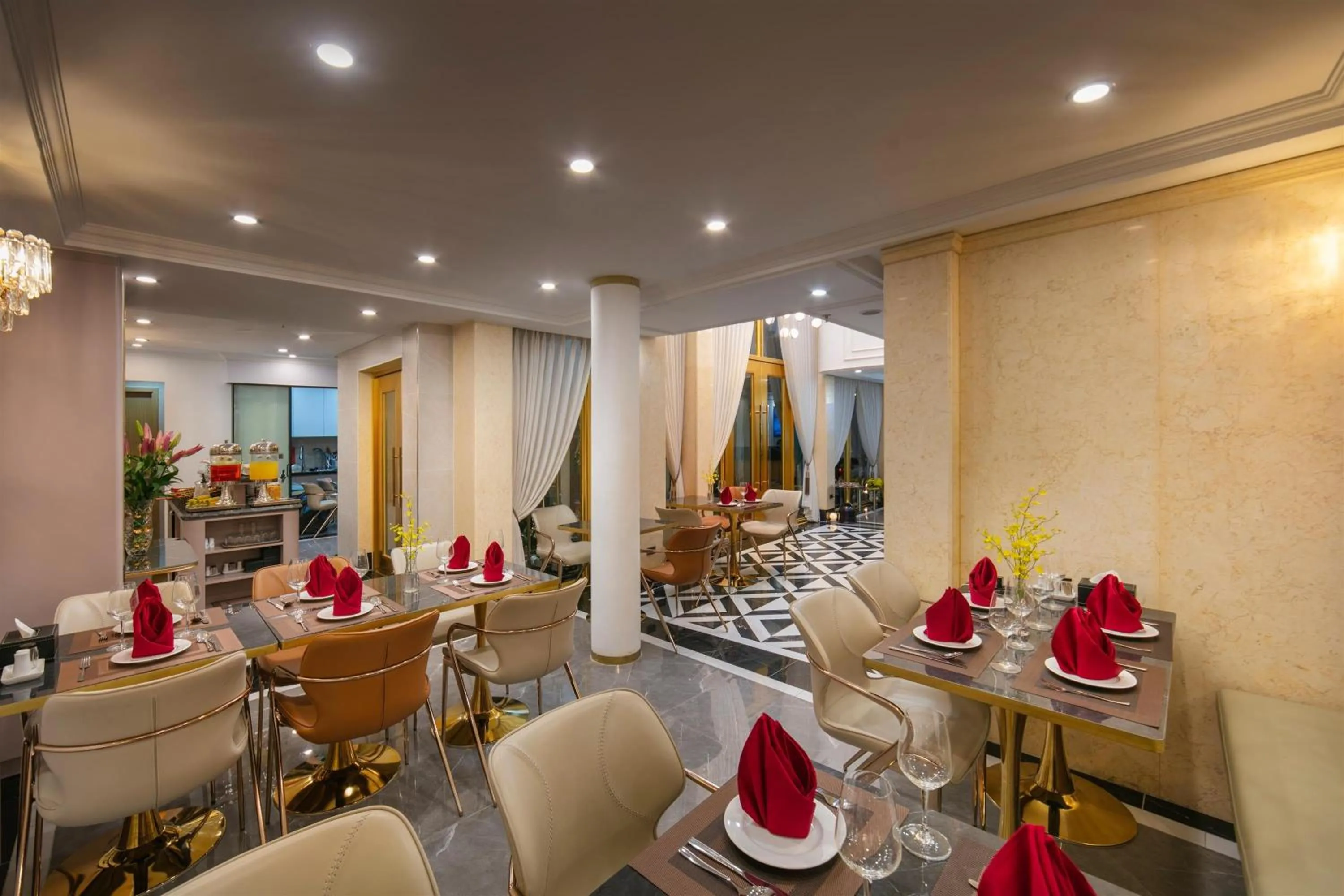 Restaurant/places to eat in Dong Xuan Boutique Hotel