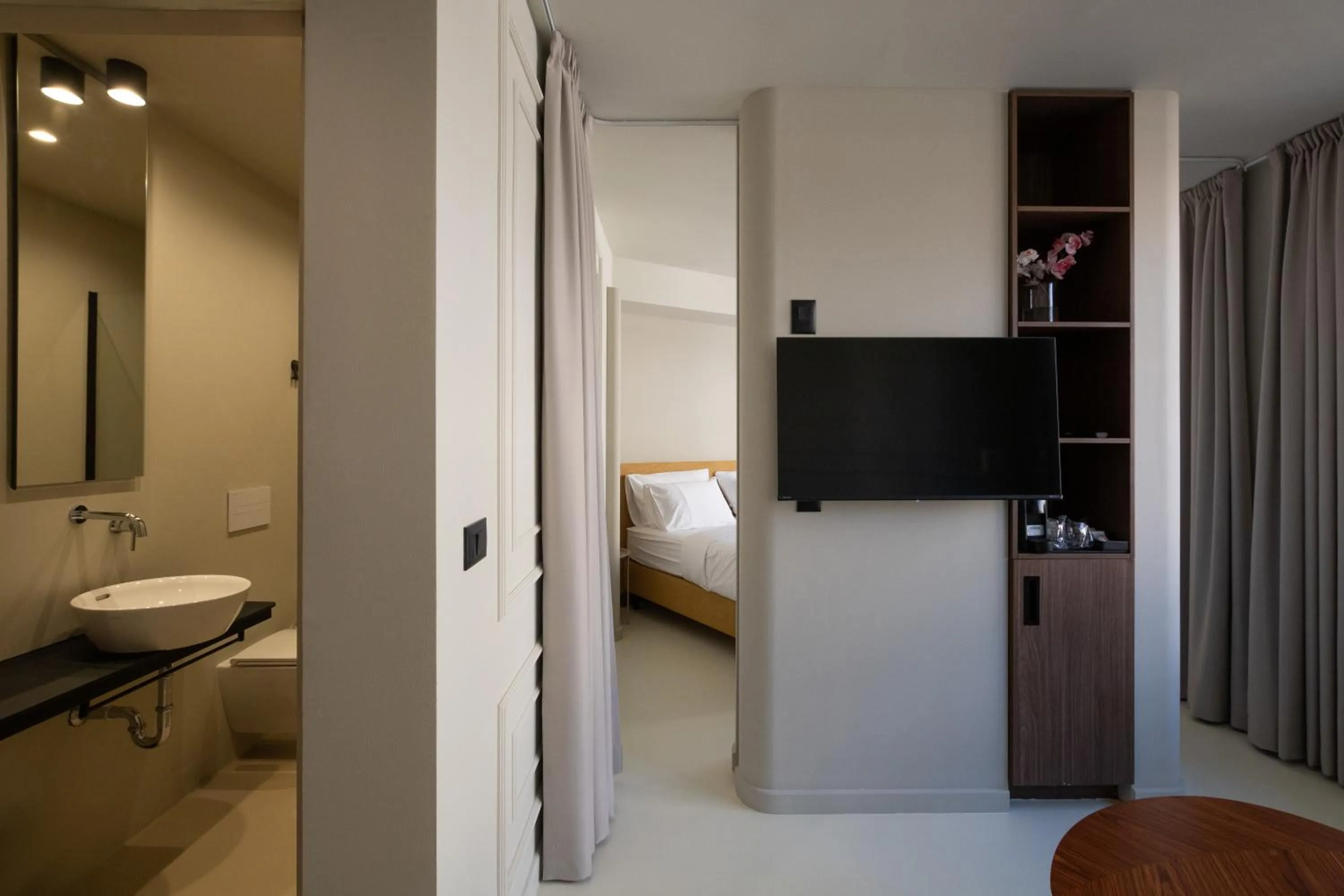 Shower, Bed in Boutique Hotel OPERA