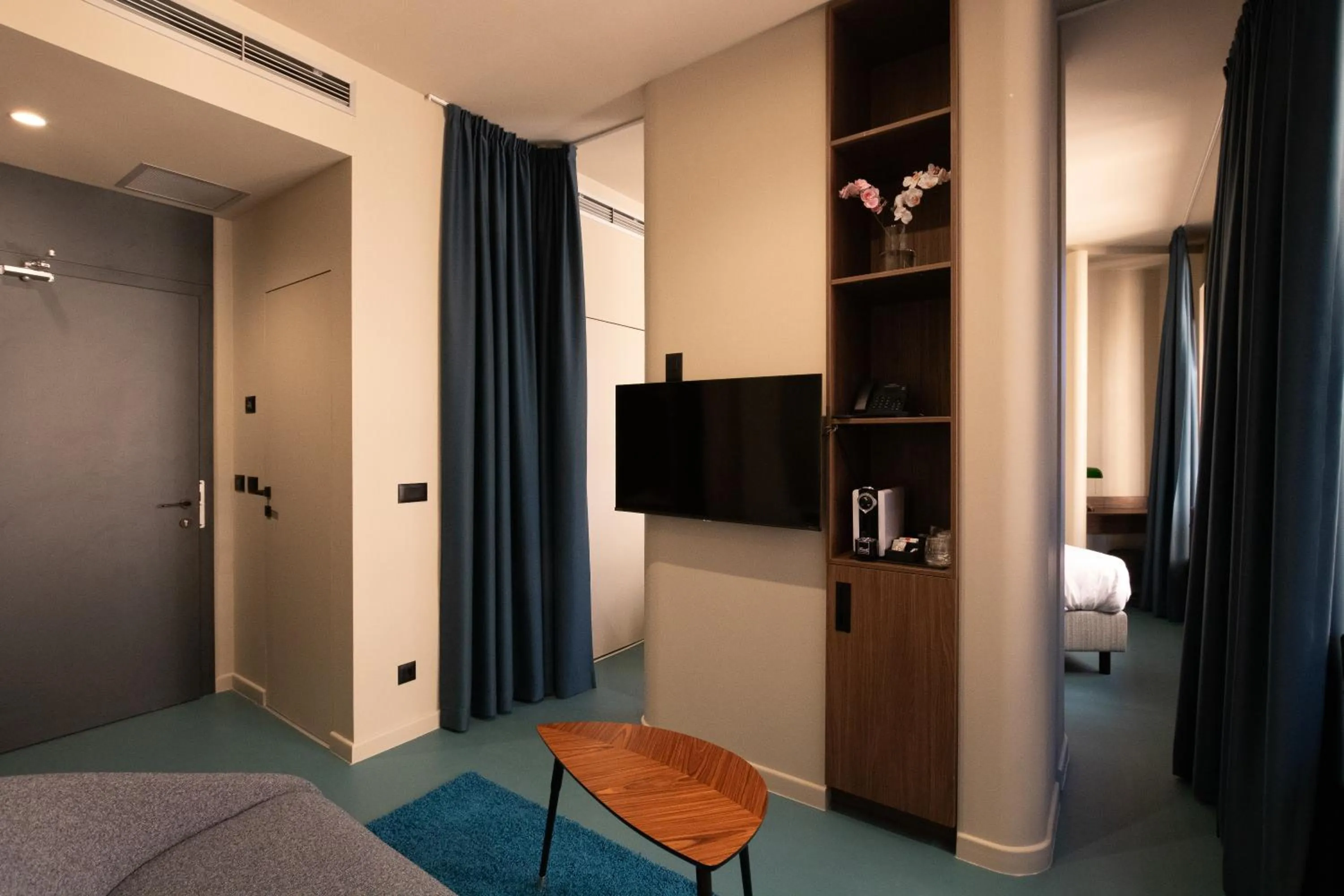 TV and multimedia, Bed in Boutique Hotel OPERA