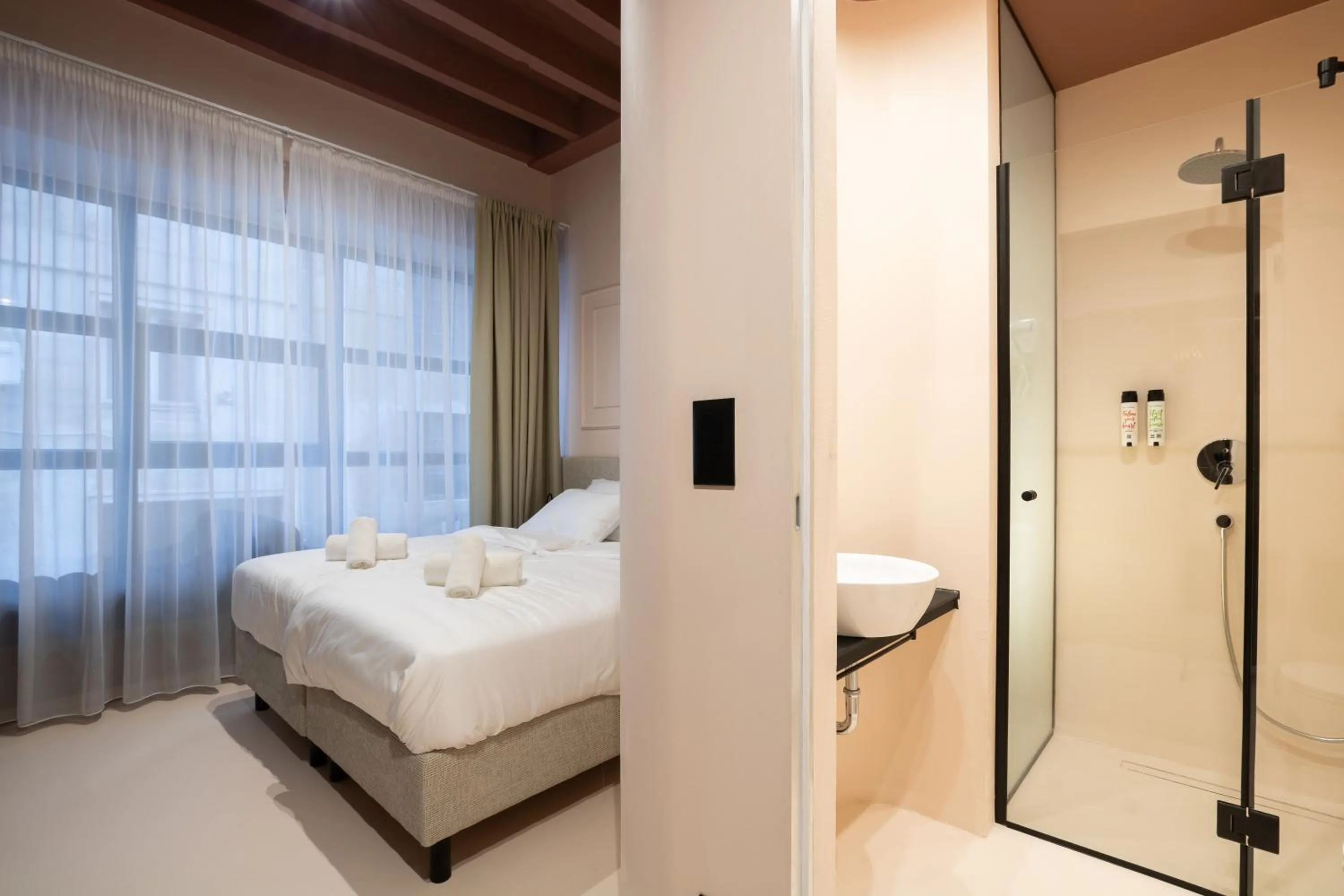 Shower, Bed in Boutique Hotel OPERA