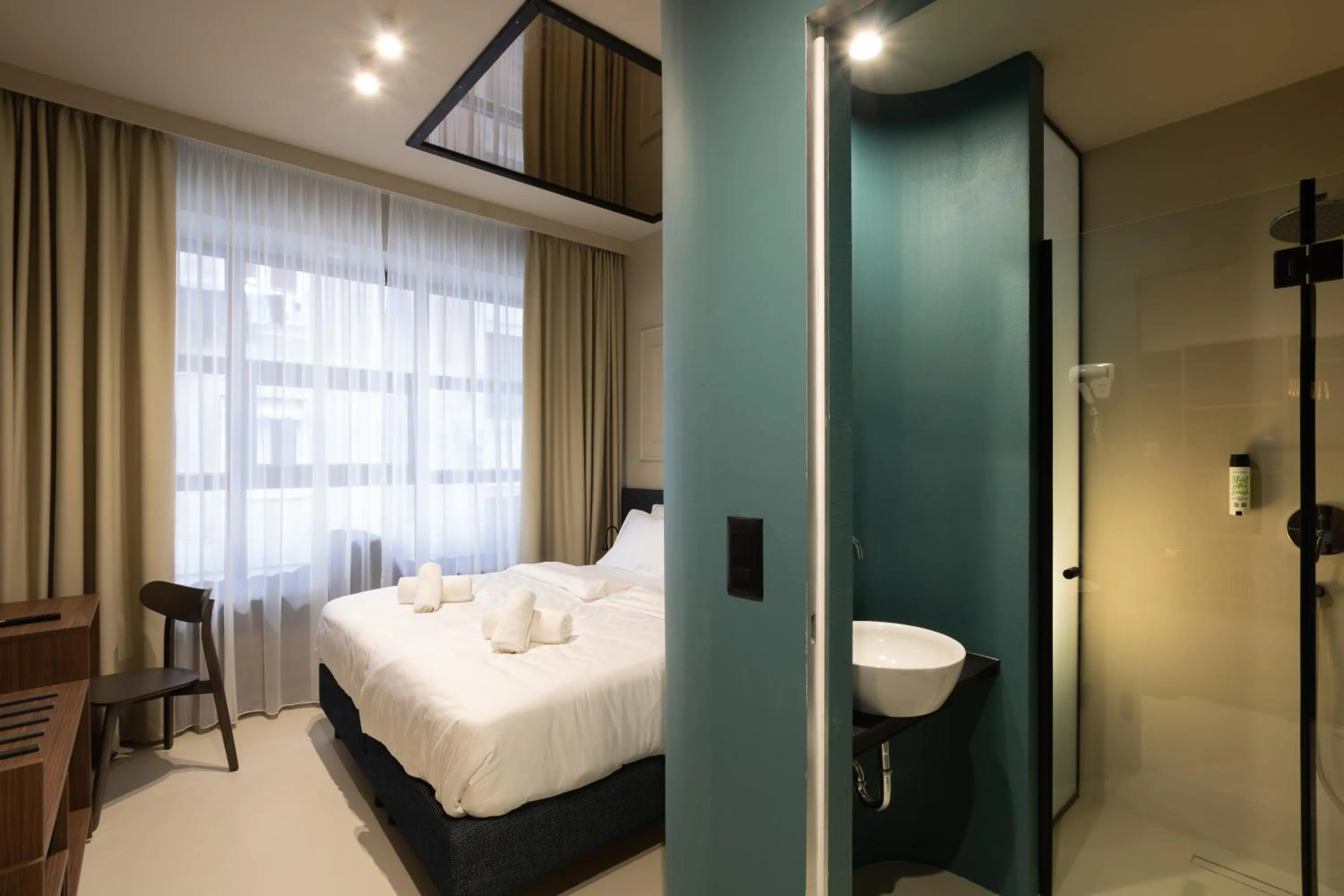 Shower, Bed in Boutique Hotel OPERA