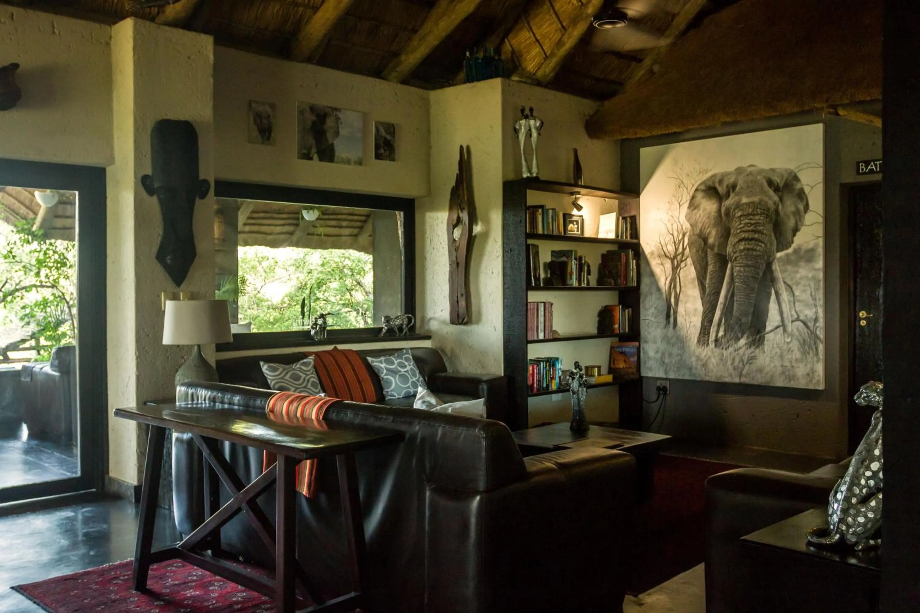 Communal lounge/ TV room in Ezulwini Game Lodges