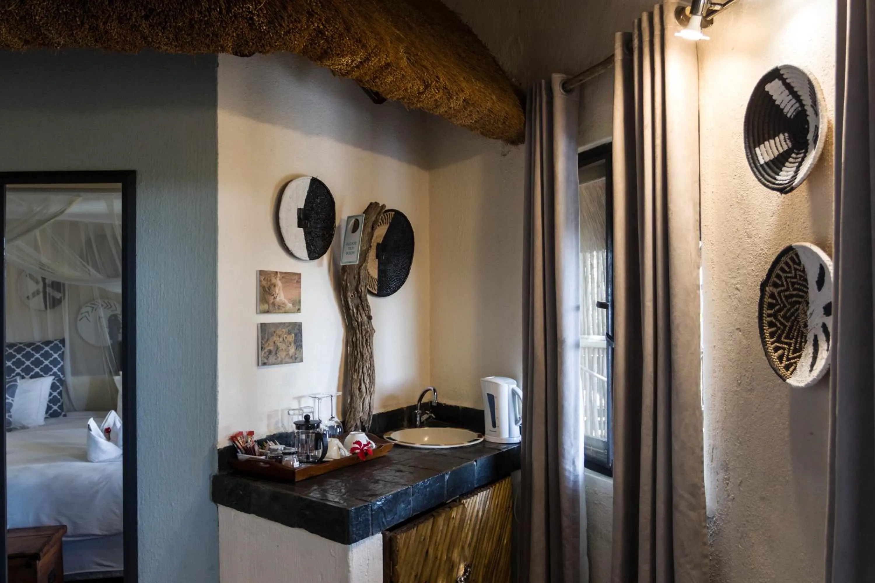 Coffee/tea facilities, Bed in Ezulwini Game Lodges