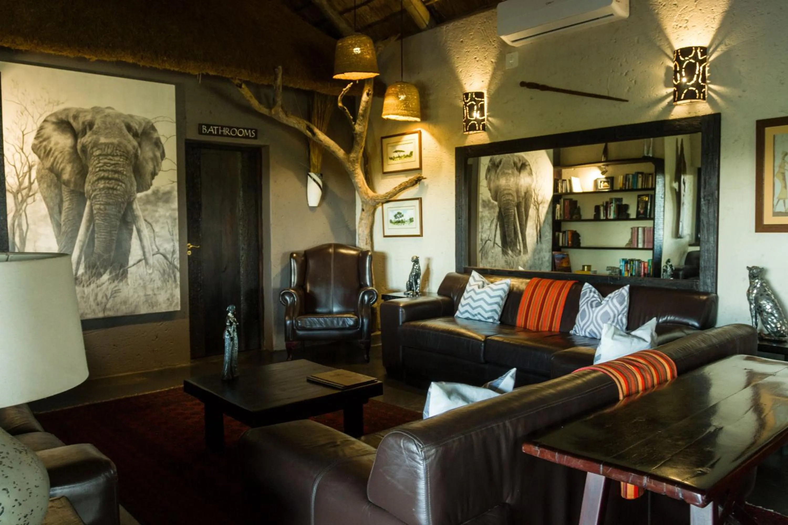 Communal lounge/ TV room in Ezulwini Game Lodges