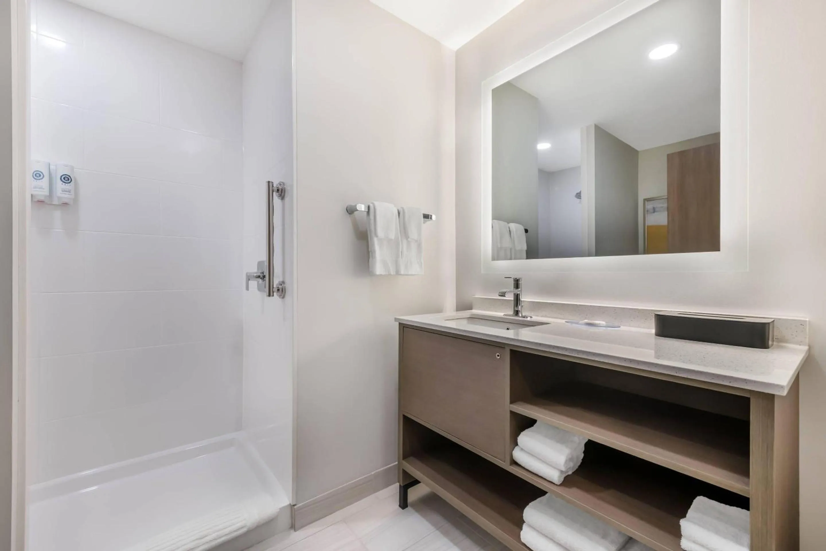 Bedroom in Comfort Inn & Suites Orlando Sanford Airport