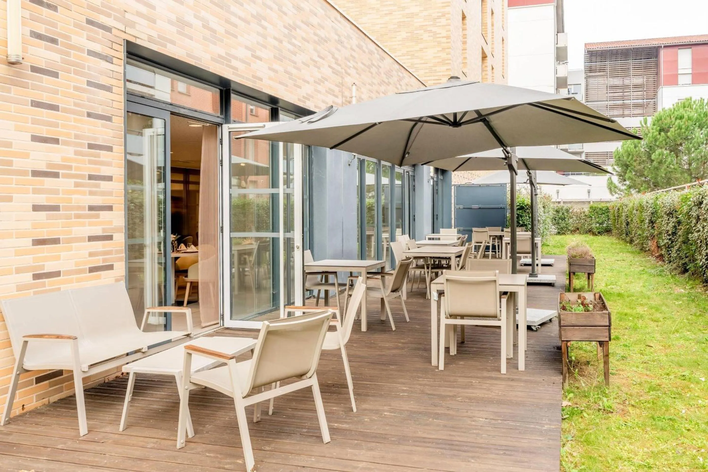 Patio in Quality Aparthotel Toulouse Ponts Jumeaux