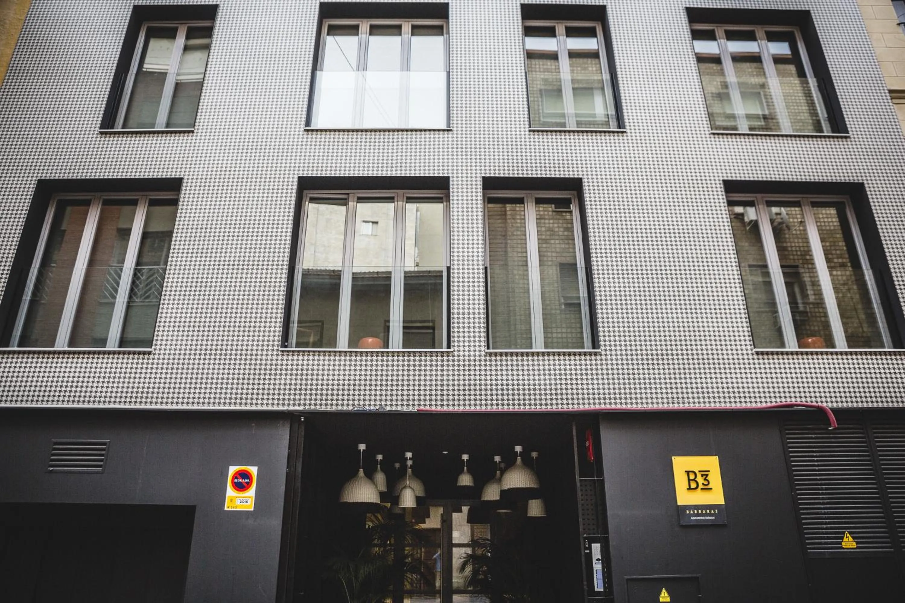 Facade/entrance in Apartamentos Barbara 3