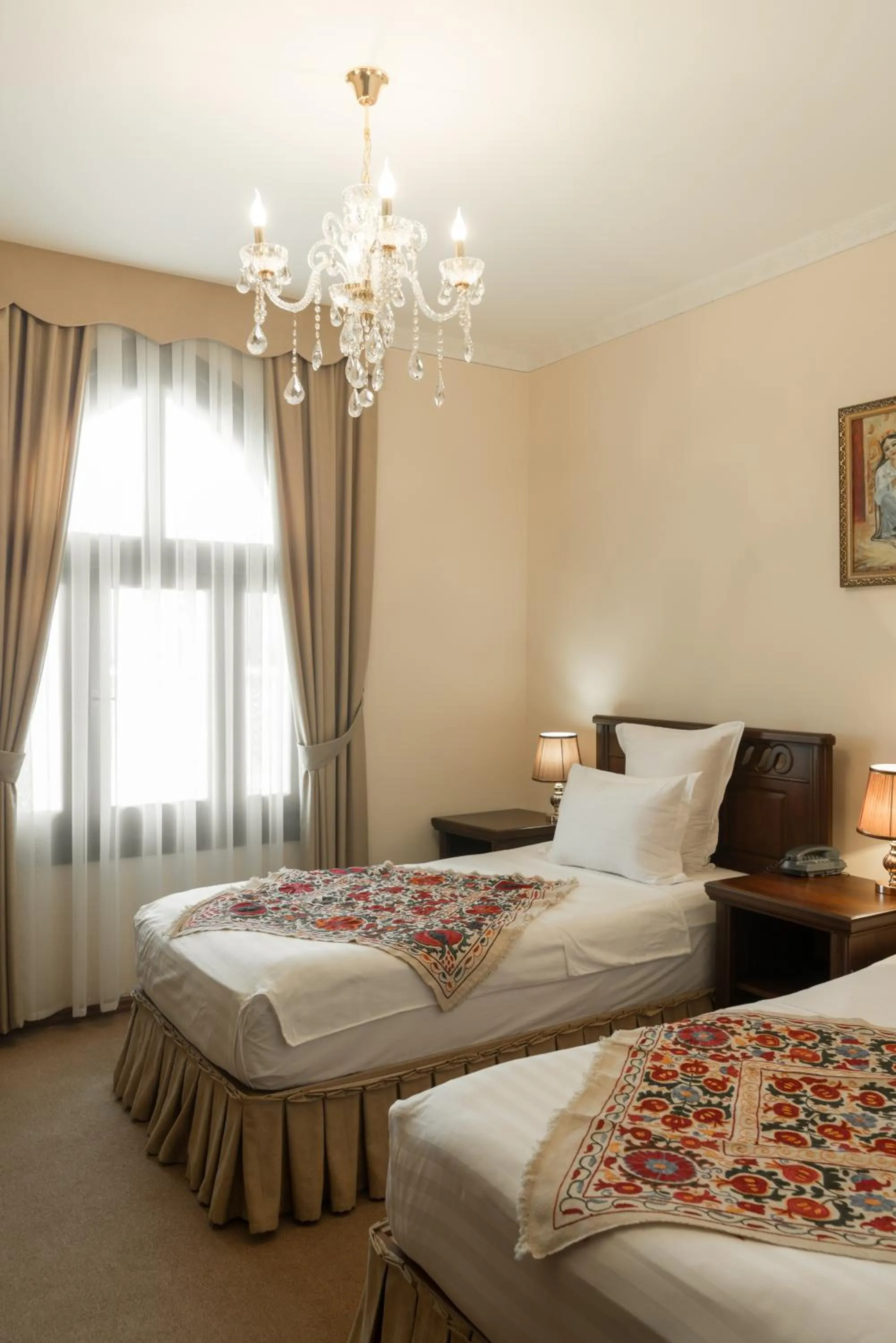 Photo of the whole room, Bed in L'Argamak