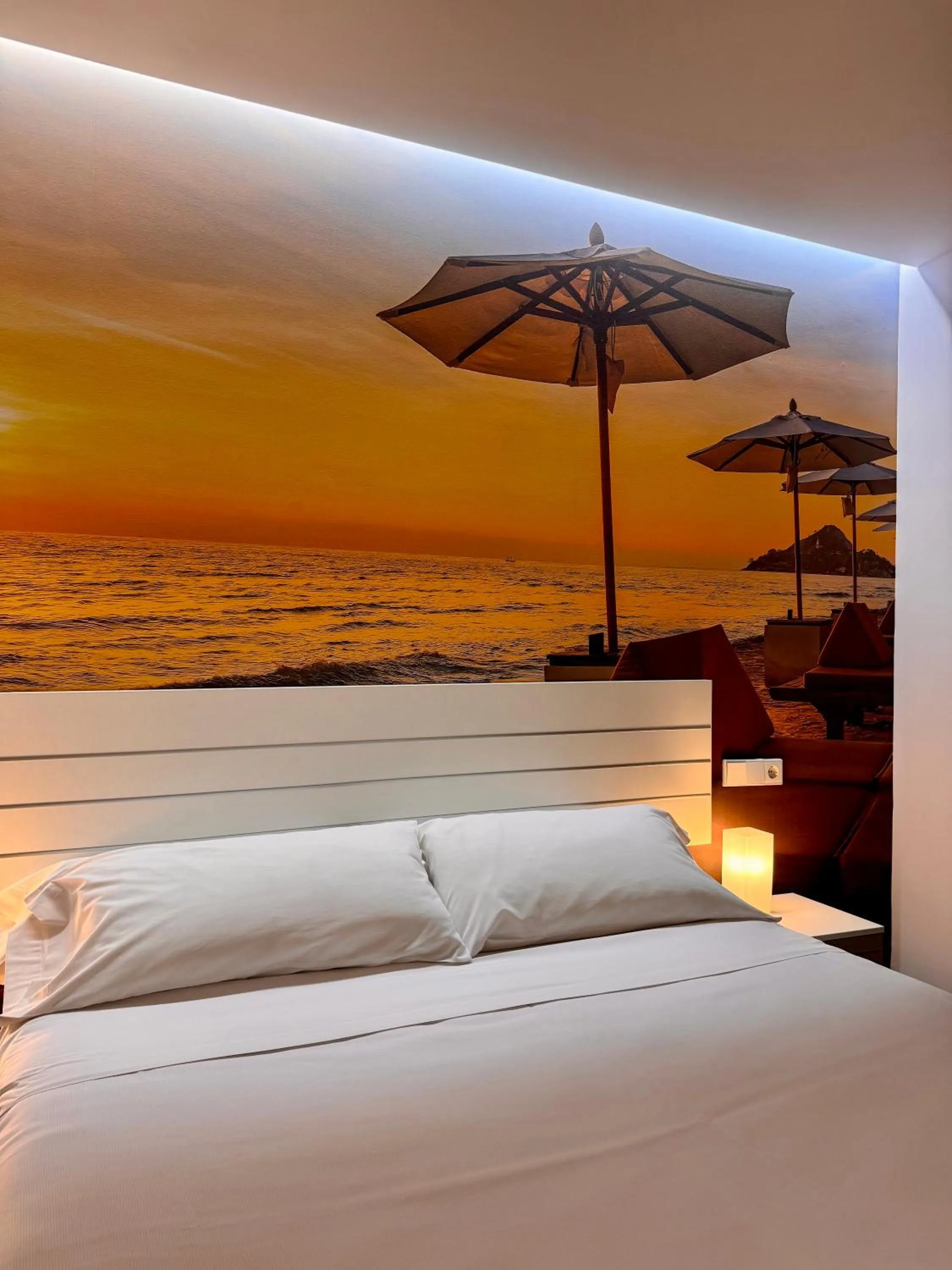 Bed in Color Suites Alicante