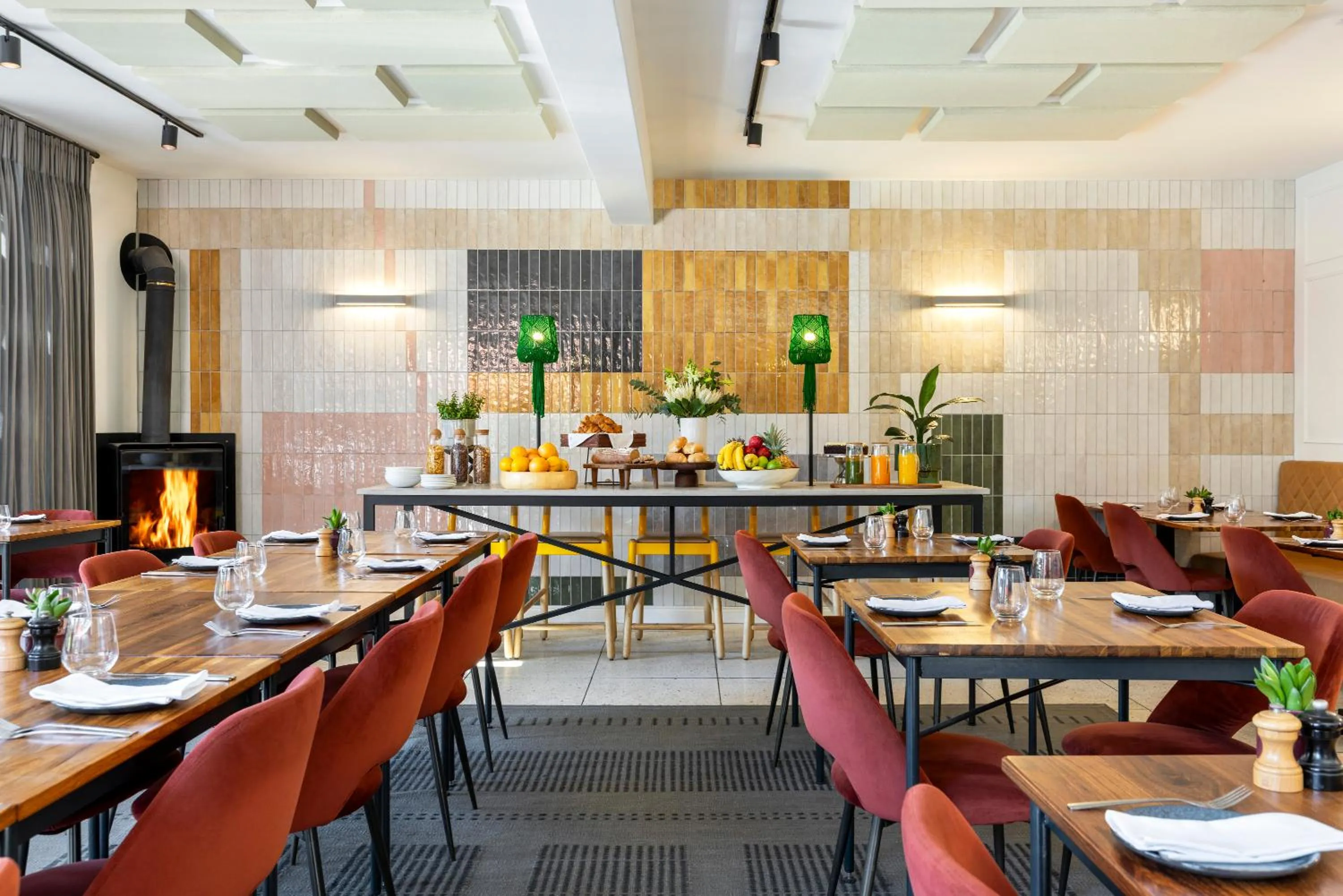 Restaurant/places to eat in The Peech Hotel