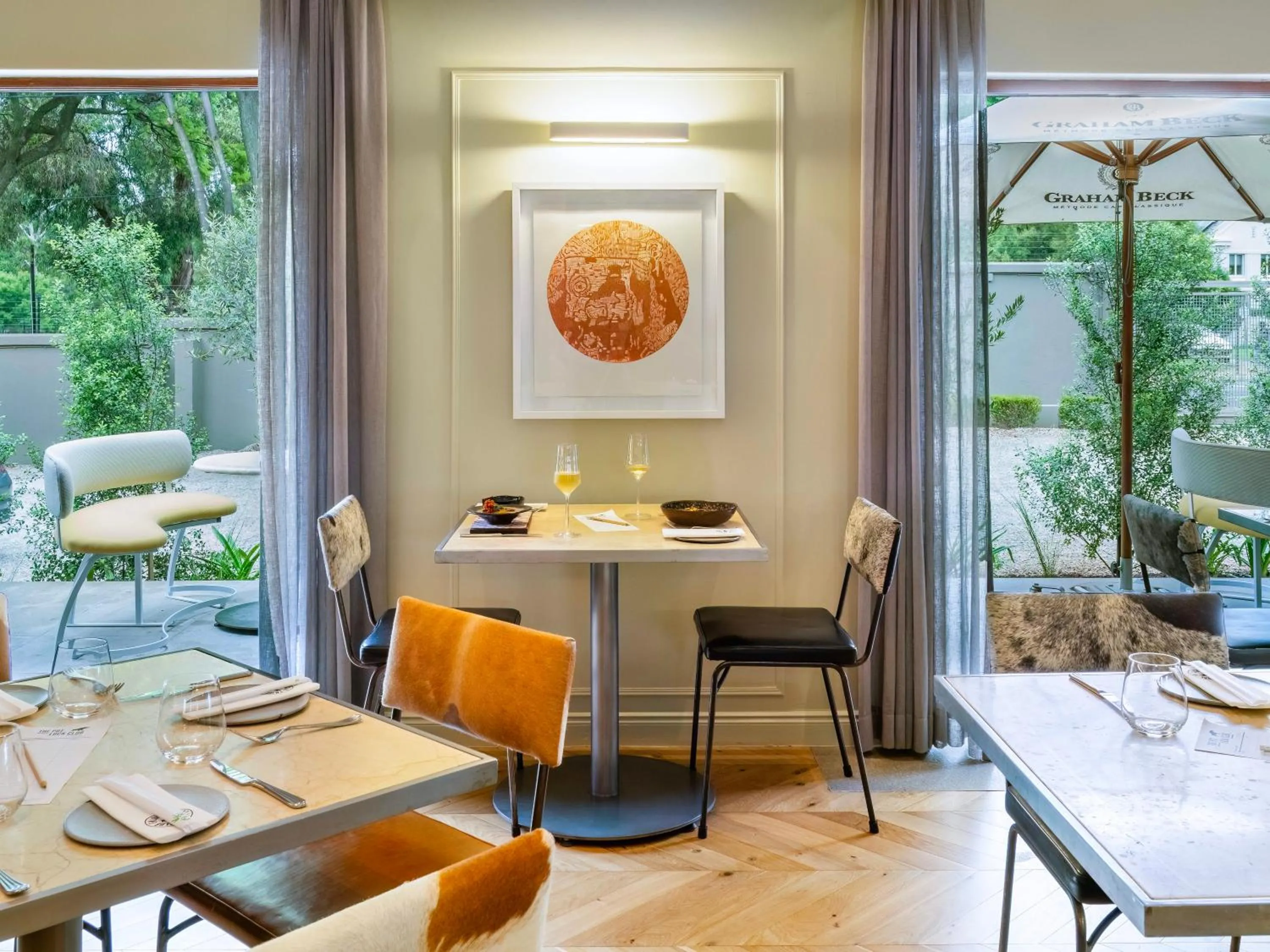 Restaurant/places to eat in The Peech Hotel