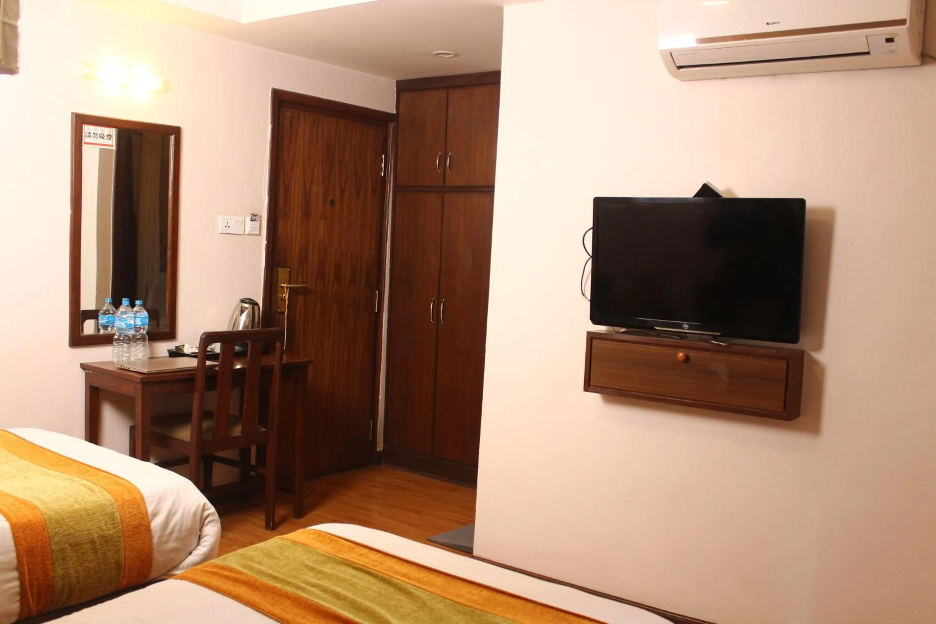 TV and multimedia, Bed in Hotel Everest Nepal