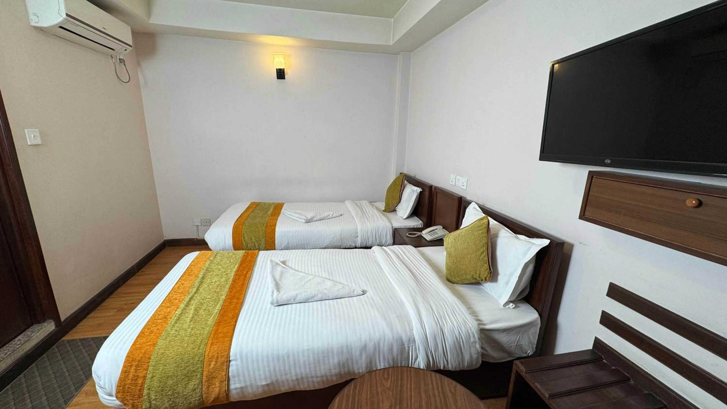 Photo of the whole room, Bed in Hotel Everest Nepal